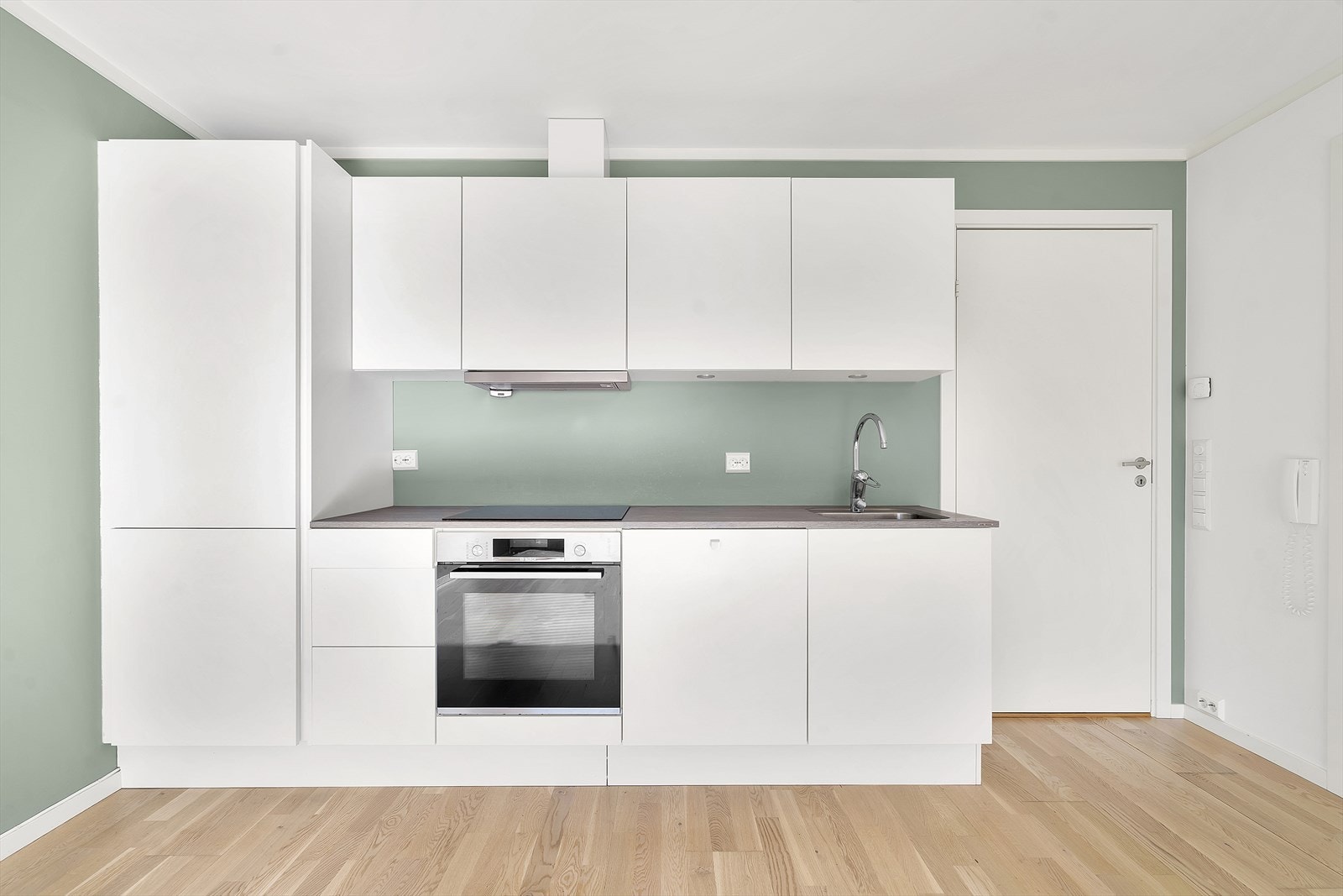 Dør til høyre er ut i gangen, ett soverom og bad. Galleribilde