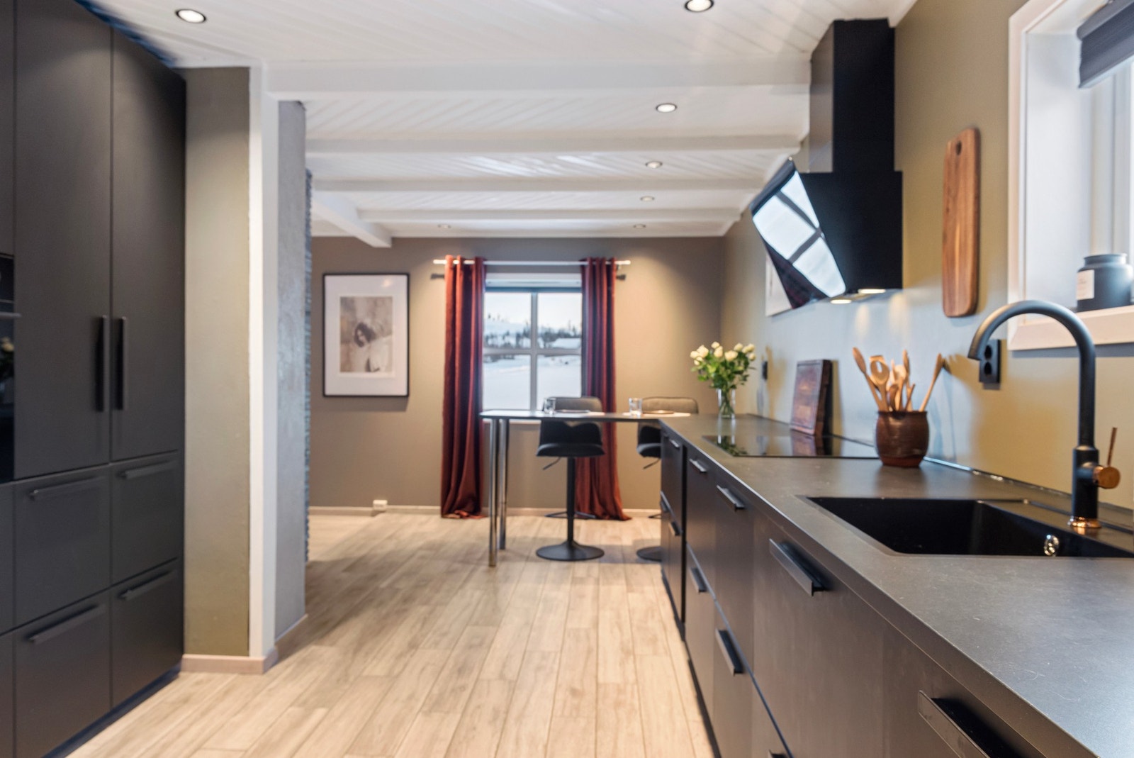 Kjøkkenet ble pusset opp i 2019 Galleribilde