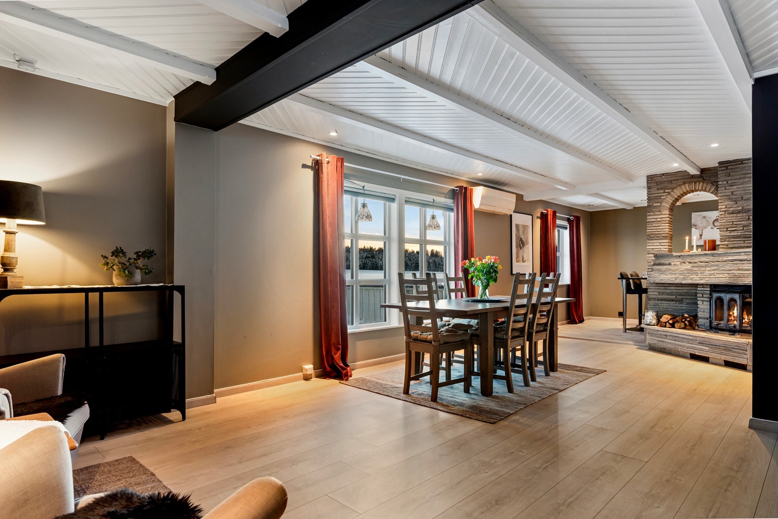 Gulv og overflater er byttet eller behandlet i nyere tid. Galleribilde