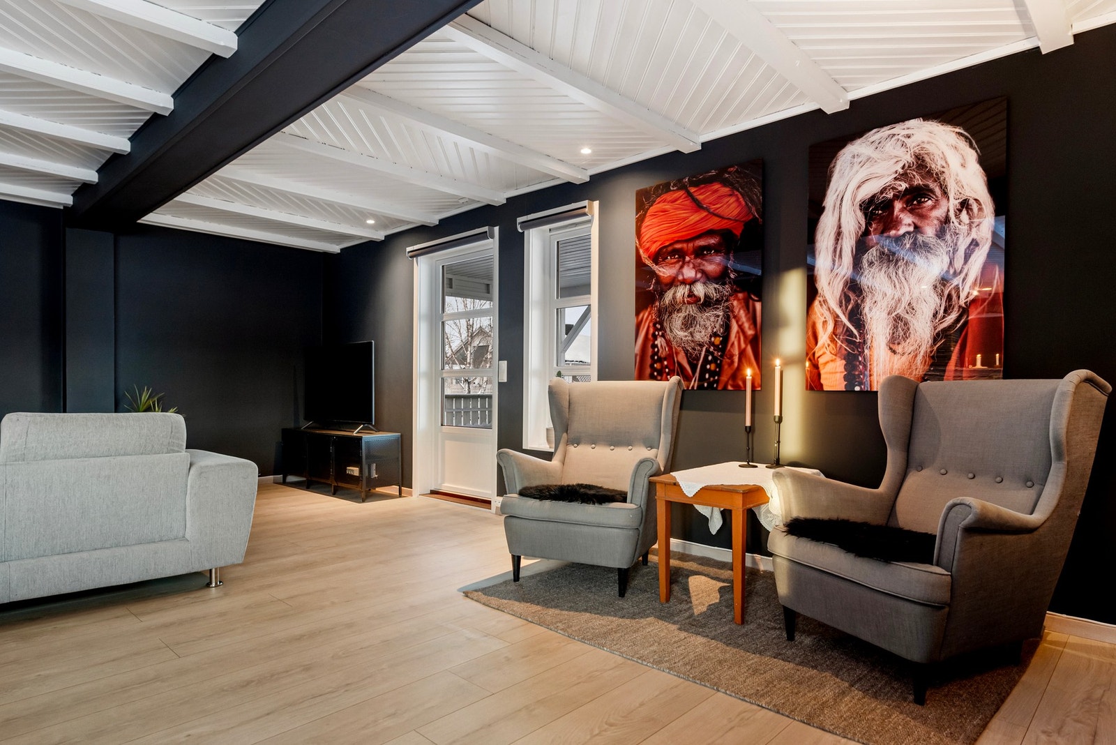 Stua måler 38 kvm og har flere møbleringsmuligheter. Galleribilde