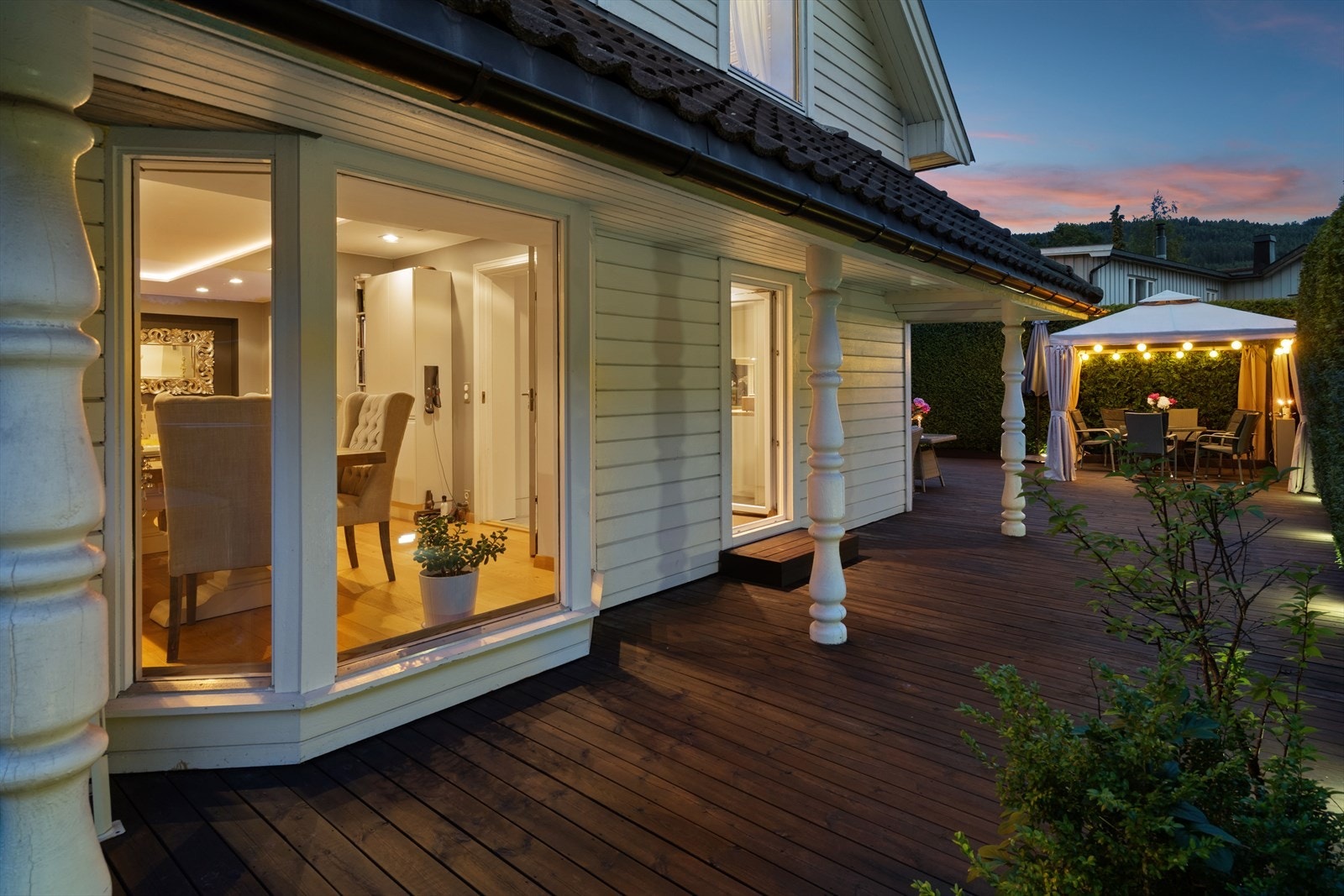 Hagen er pent opparbeidet, og du finner flotte utområder ved boligen. De flotte utområdene ved boligen byr på mange muligheter for avslapning og rekreasjon. Galleribilde