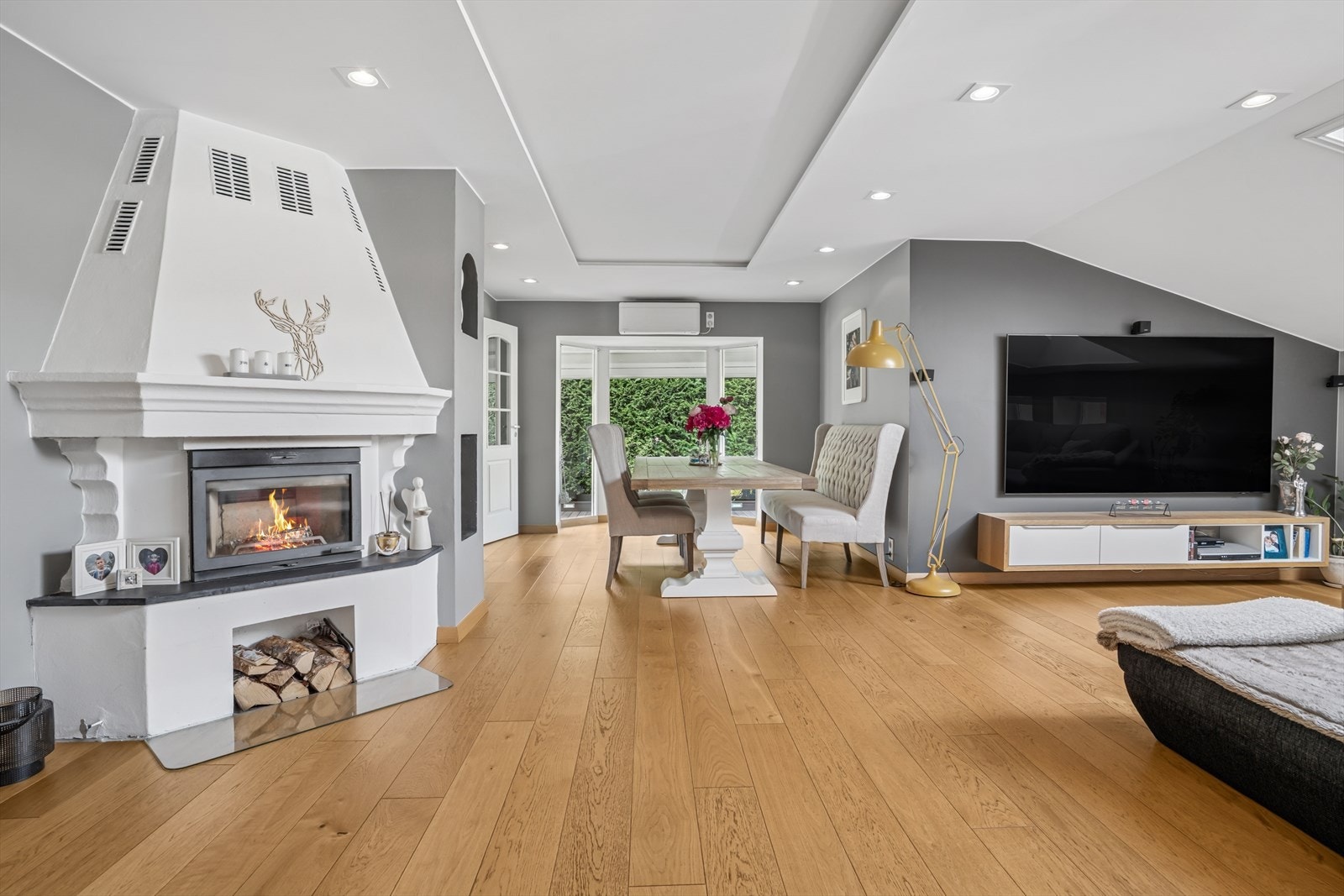 Peisen i stuen gir god varme, og skaper lun og stemning på kalde dager. Galleribilde