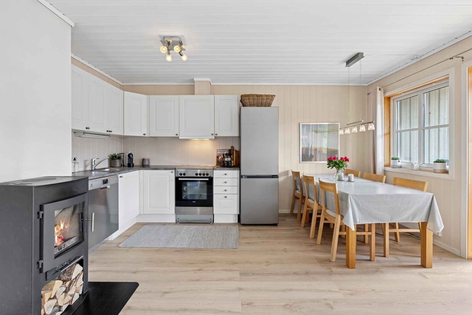 Kjøkkenet er smart plassert for å utnytte boarealet best mulig Galleribilde