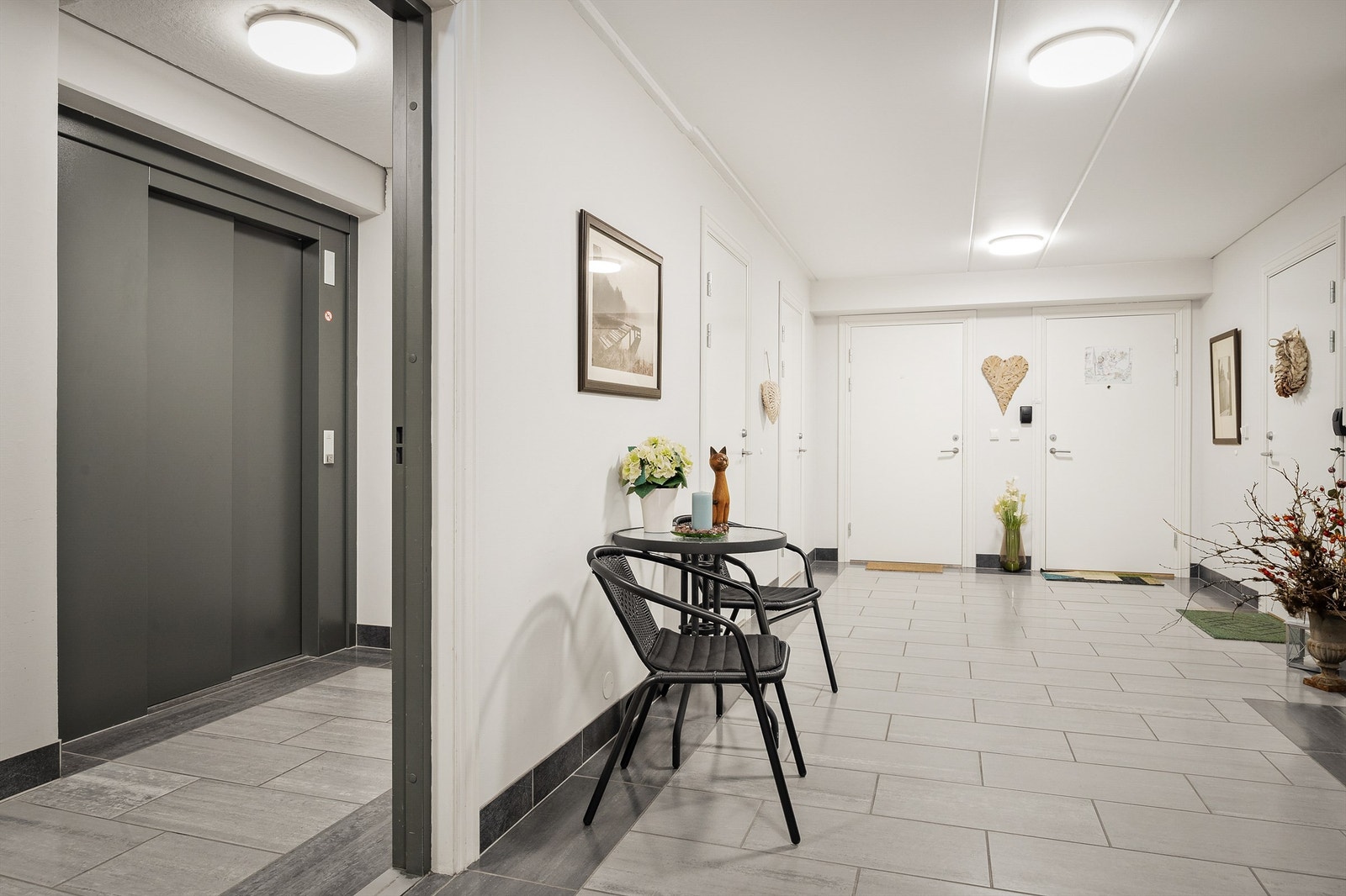 Heisadkomst til leilighetens etasjeplan og garasjen Galleribilde