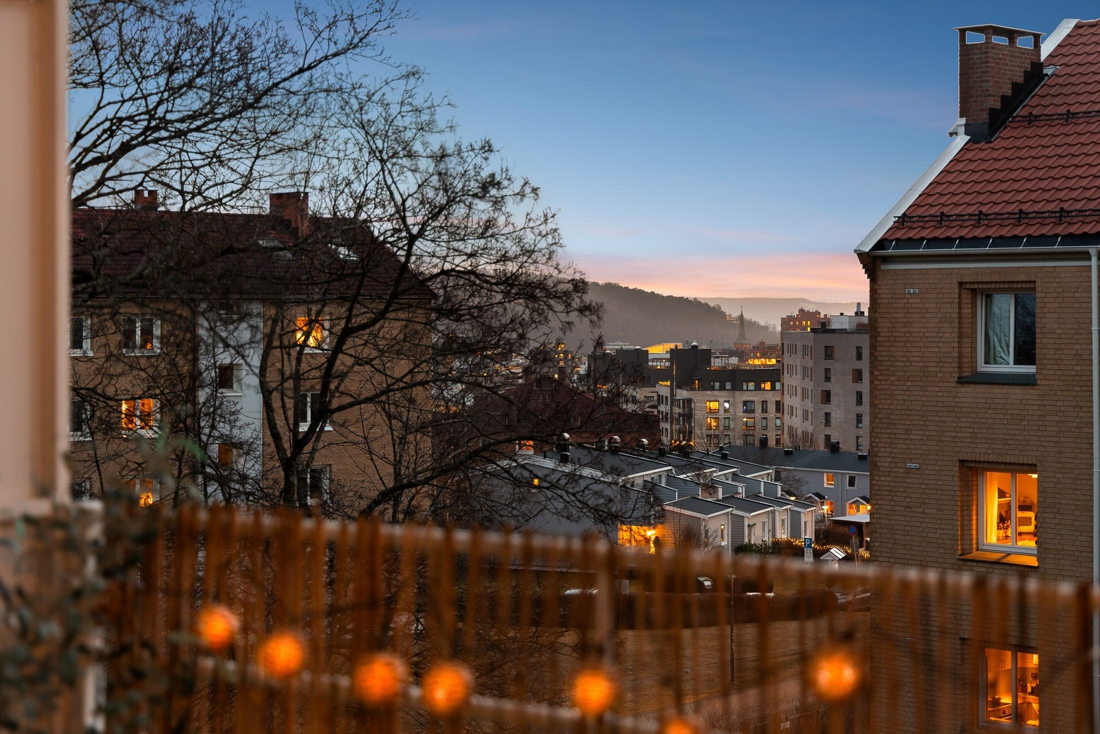 Her bor du sentralt, men likevel tilbaketrukket i et stille og grønt område. Galleribilde