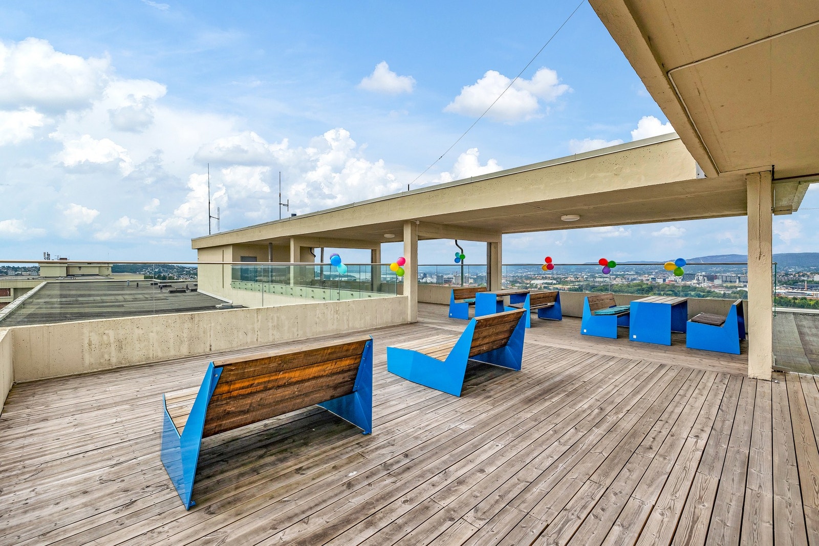 Borettslaget har en felles takterrasse som disponeres av beboerne. Galleribilde