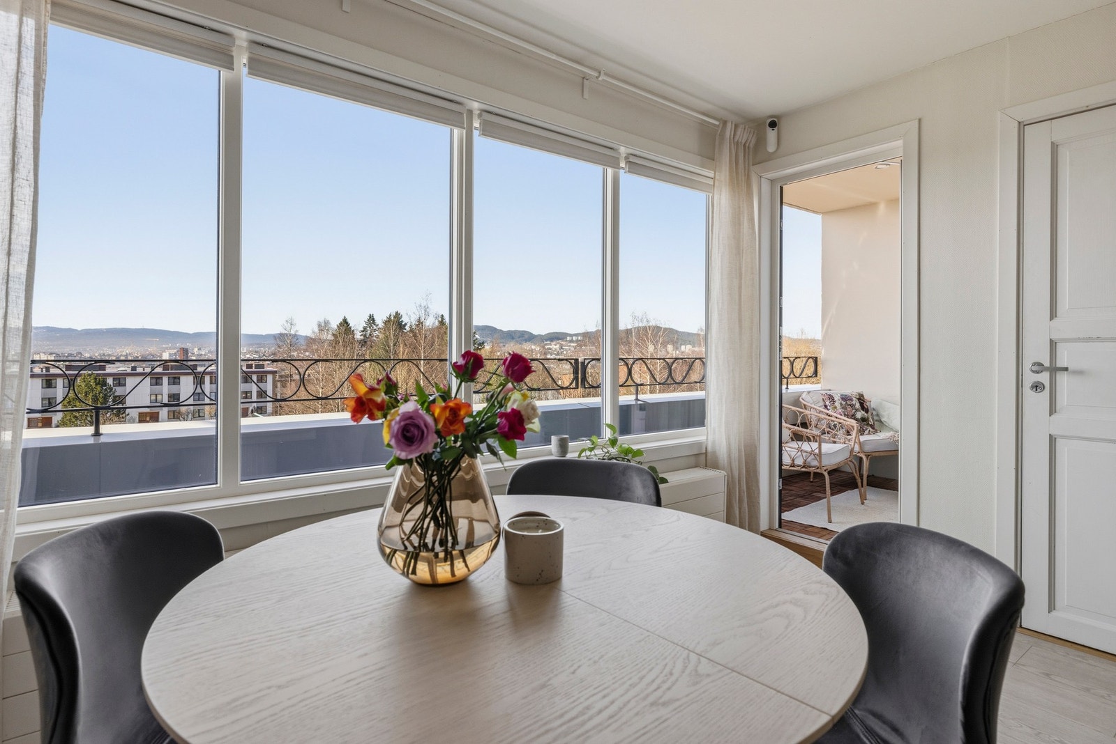 Her kan du nyte en god middag med herlig utsikt! Galleribilde