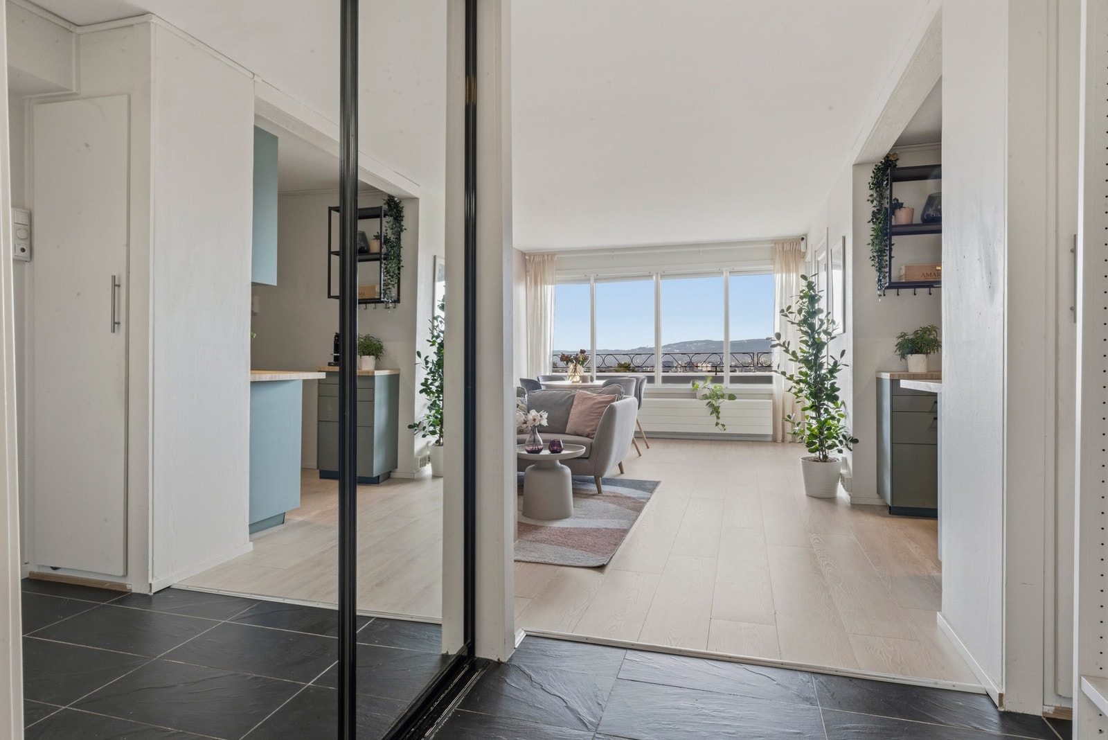 Boligen oppleves lys og luftig. Galleribilde