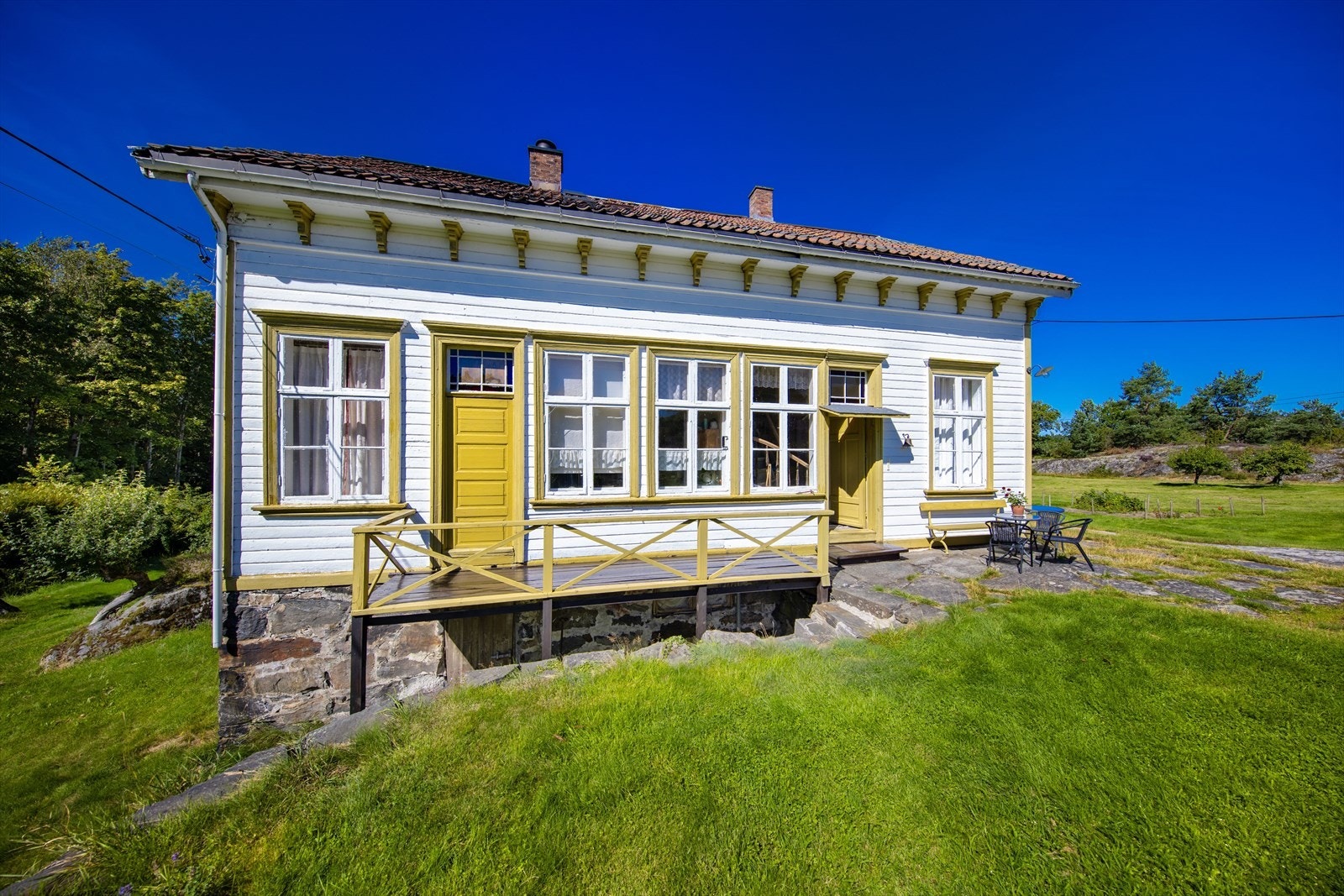 Fasaden mot tunet. Galleribilde