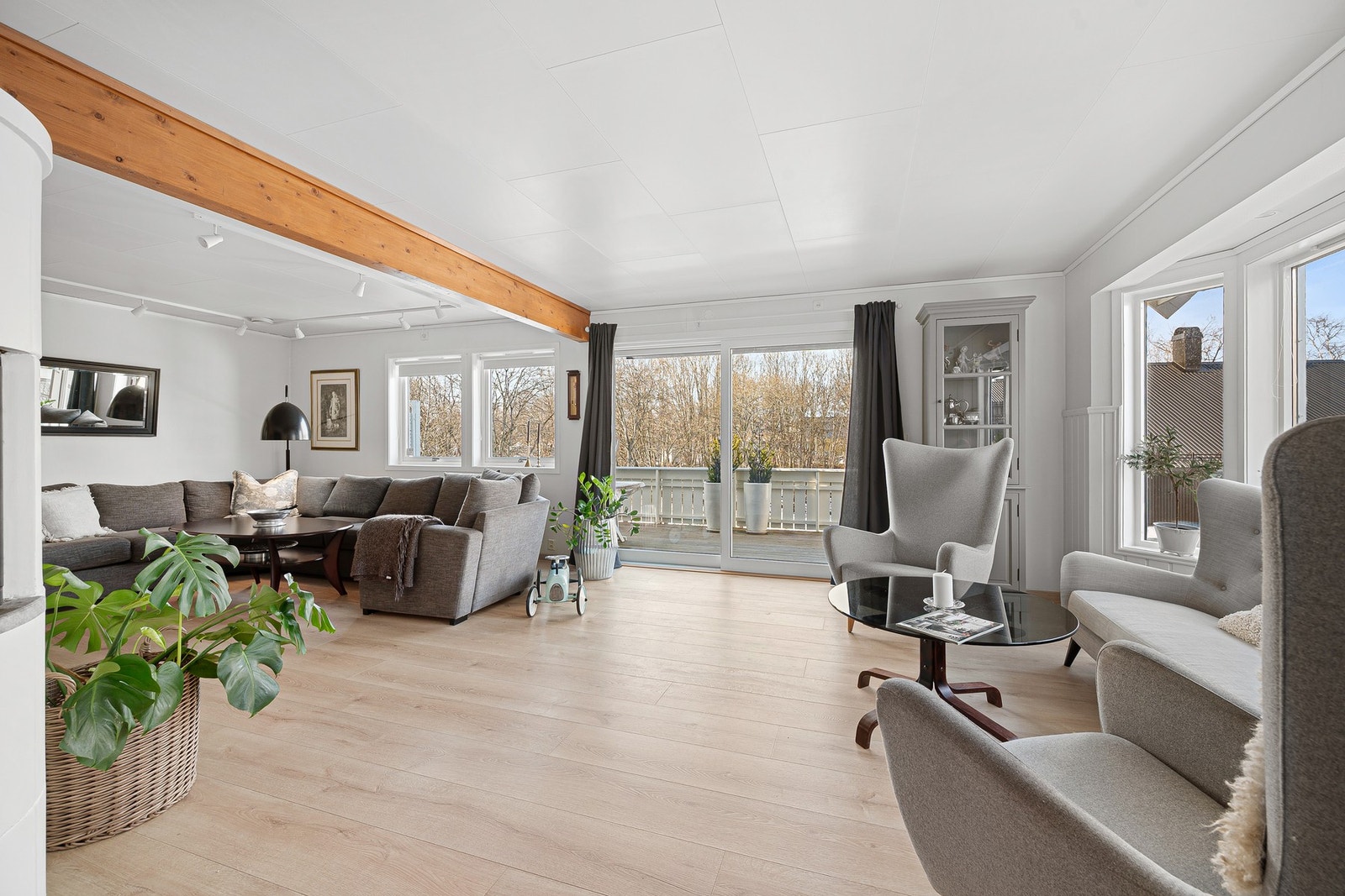 Stuen måler 41,2 kvm og byr på svært gode møbleringsmuligheter. Galleribilde