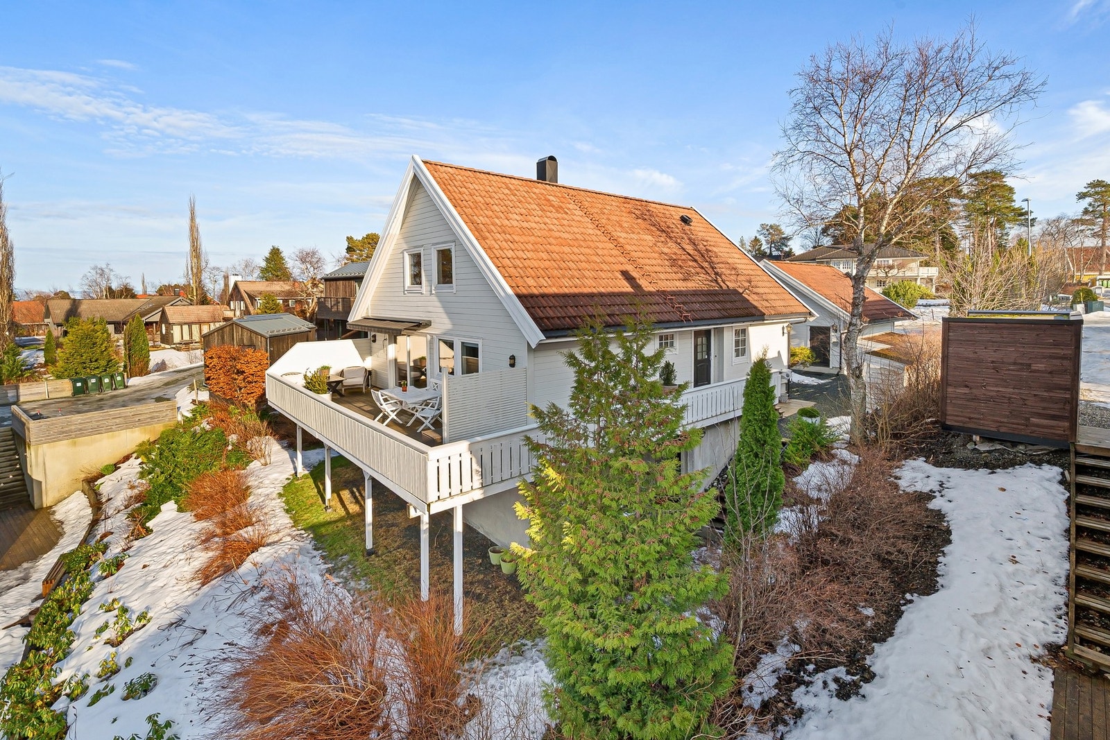 Det er flere uteplasser hvor man kan nyte finværsdager. Galleribilde