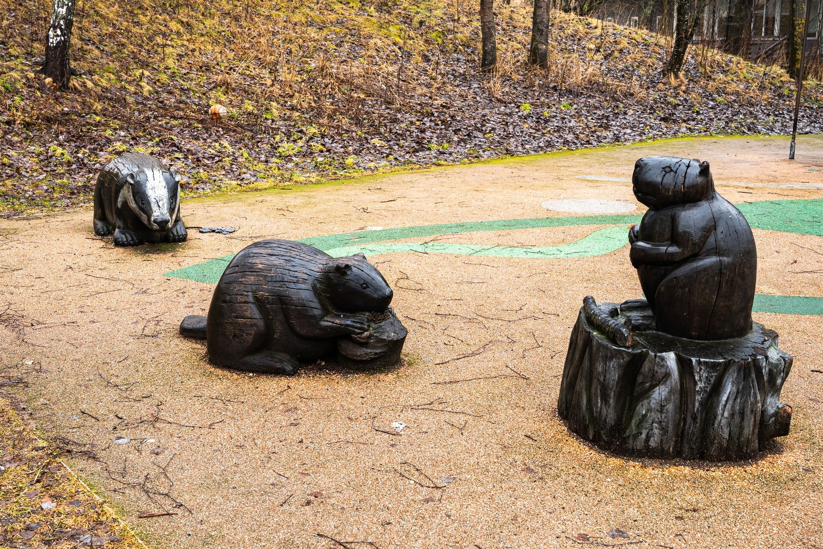 Det finnes fine grøntområder i nærheten av sameiet, som gir gode muligheter for rekreasjon, lek og hyggelige turer i nærmiljøet. Galleribilde