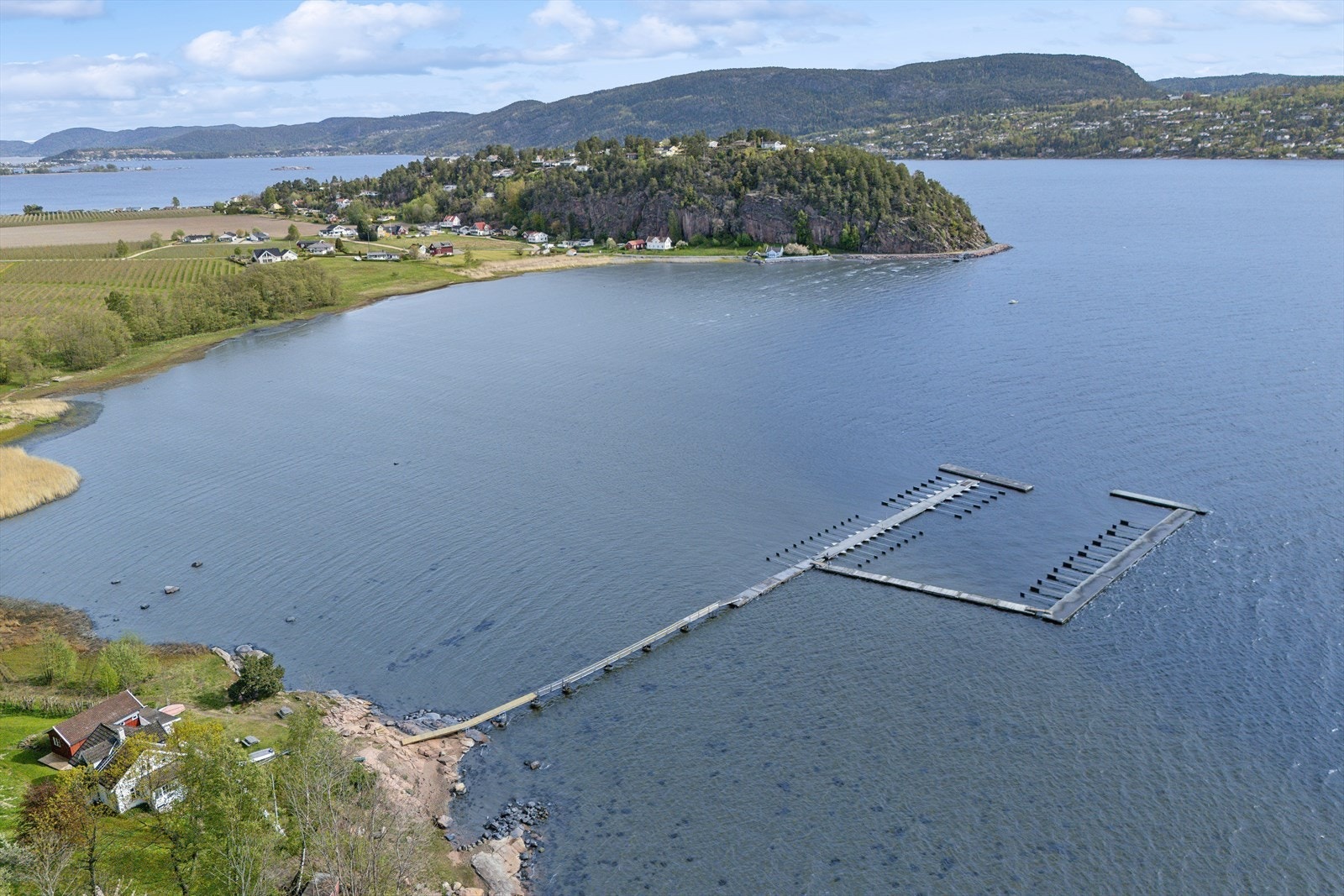 Sørlandsidyll! Sør Krok med nærhet til badeplass med brygge og fiskeplass. Galleribilde