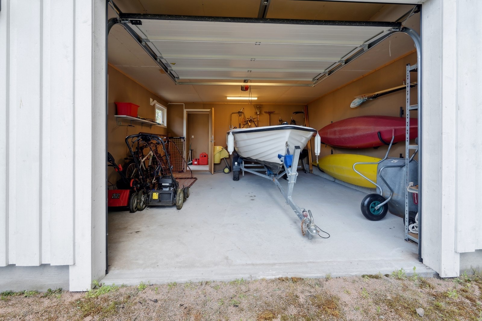 Muligheter for å ha mindre båt i eget båthus. Galleribilde