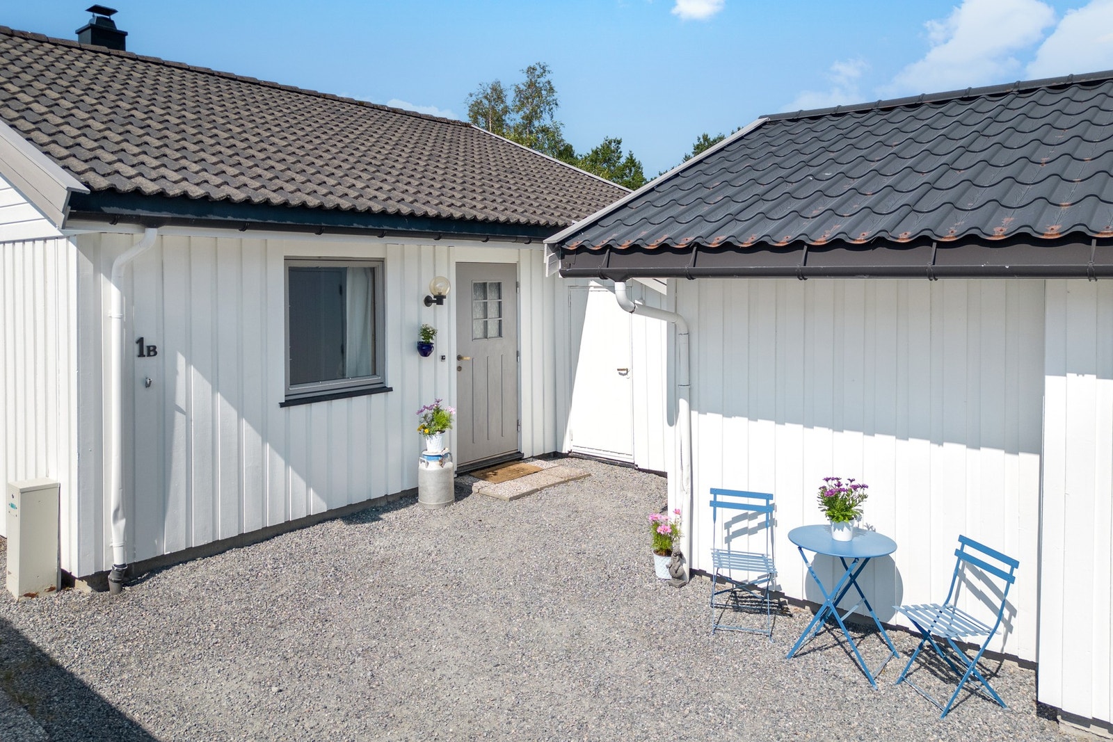 Trivelig inngangsparti. Adkomst til utvendig bod på 5 kvm. Galleribilde