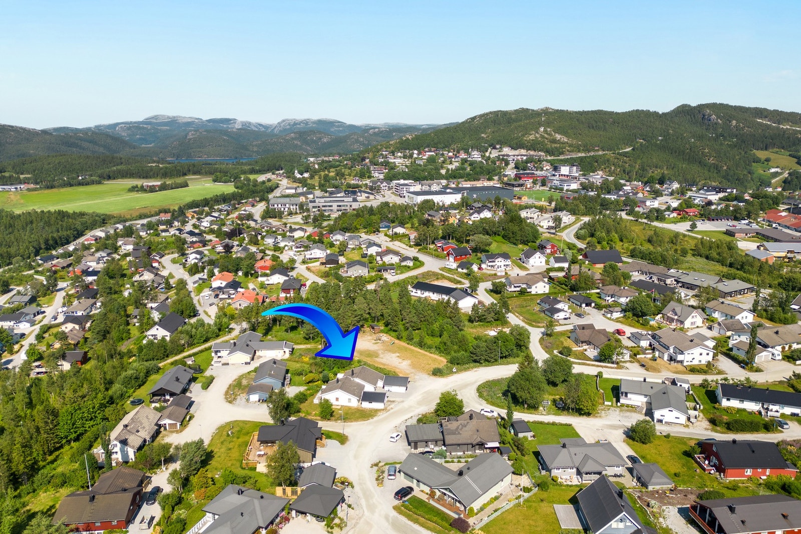 Praktisk halvpart tomannsbolig med garasje, 2 soverom og nærhet til barnehager og skoler. Galleribilde