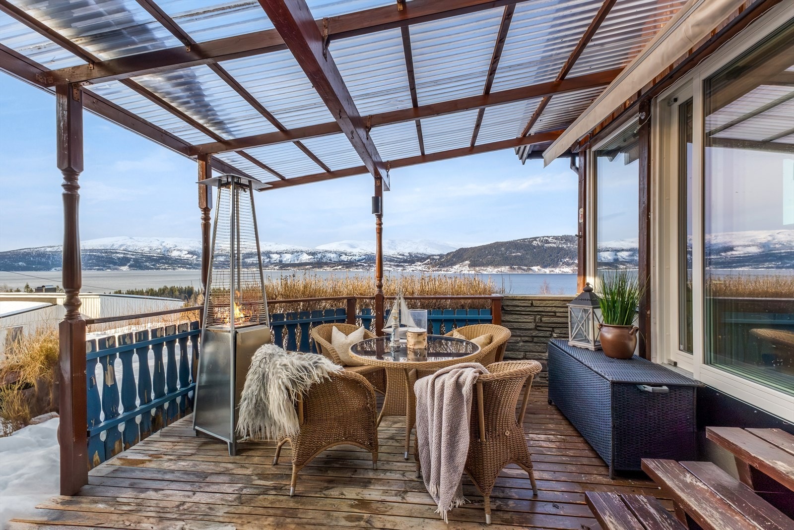 Overbygd terrasse med fantastisk utsikt! Galleribilde