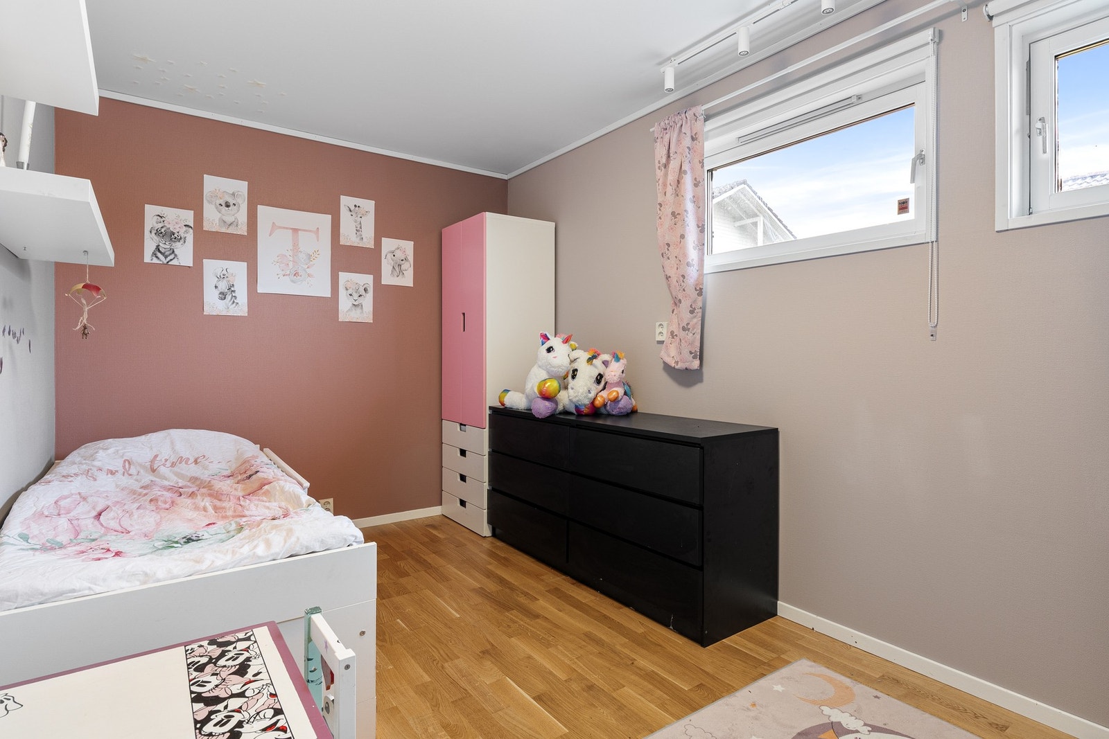 De andre soverommene har en fleksibel utforming og passer ypperlig som barnerom, gjesterom eller hjemmekontor alt etter behov. Galleribilde