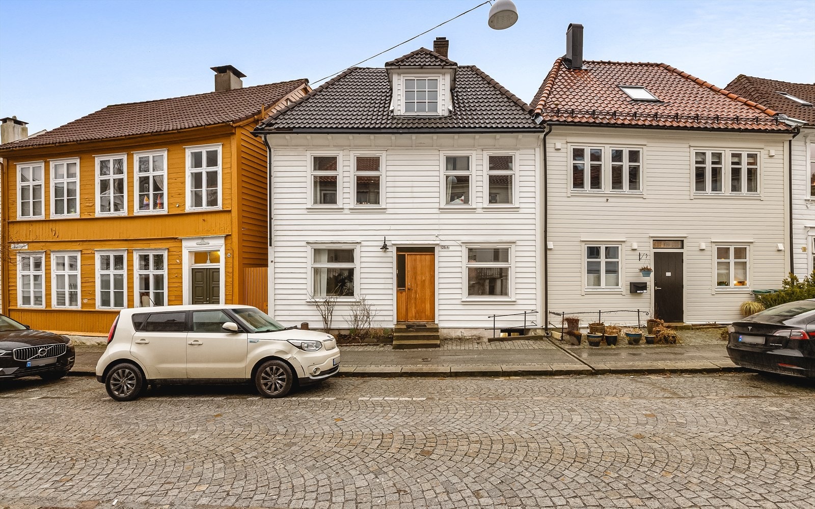 Sameiet har gjennomført oppgradering av tak, nye hovedstammer for avløp, nye vannføringer til hver leilighet, nye hovedledninger for strøm til leiligheten, nytt sikringsskap og oppgradering av teknisk rom/hovedstoppekran. Galleribilde