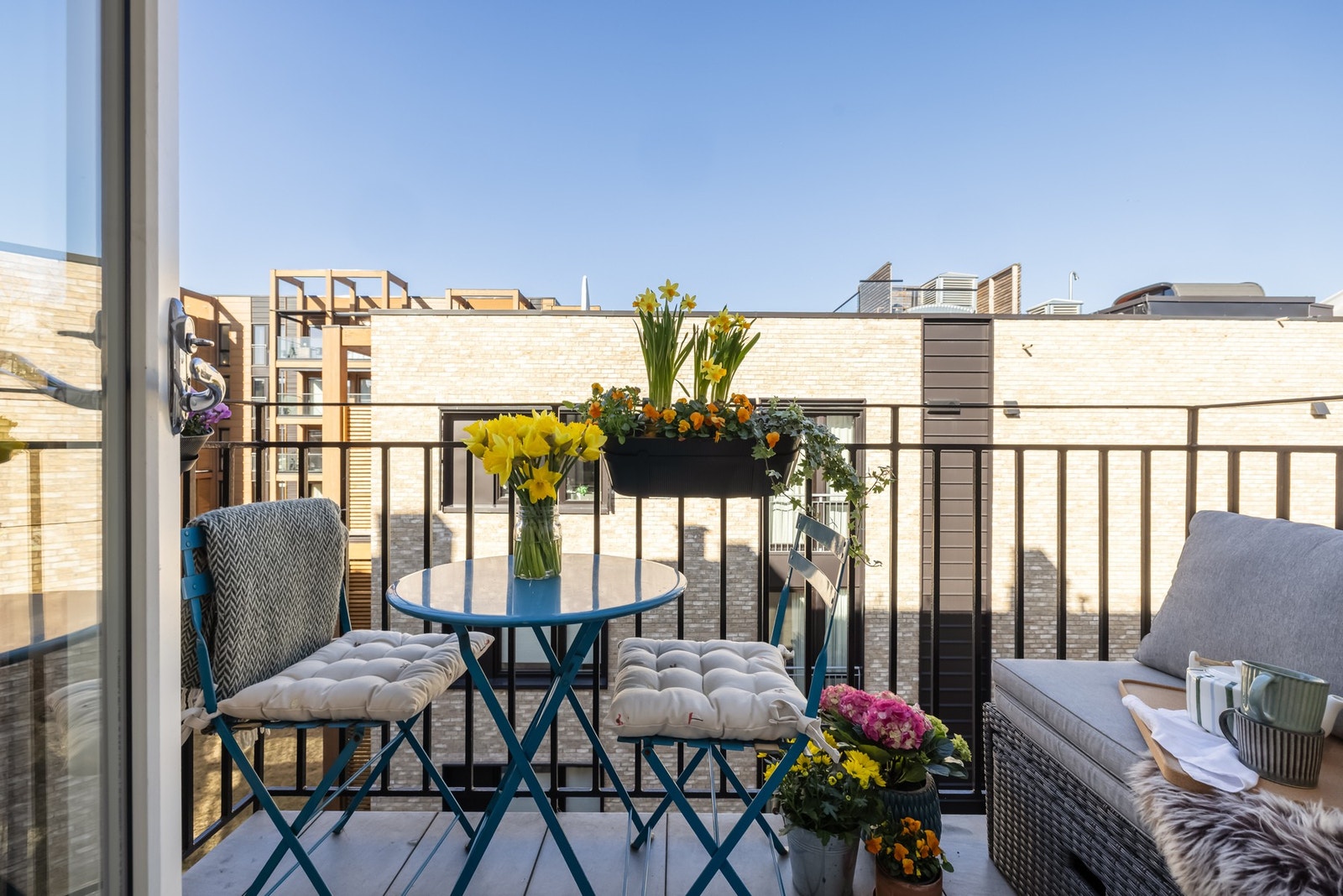 Fra kjøkkenet er det utgang til balkongen som var ny i 2013. Galleribilde