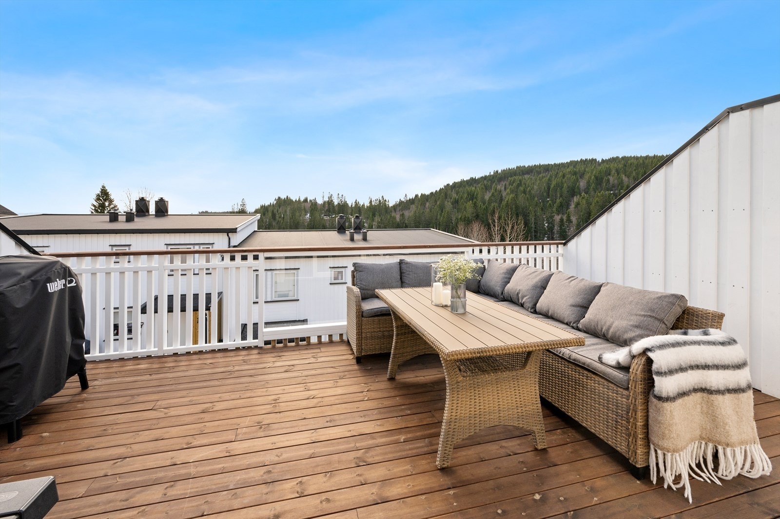 Terrassen strekker seg over 19 m², med god plass til møblering etter eget ønske. Galleribilde