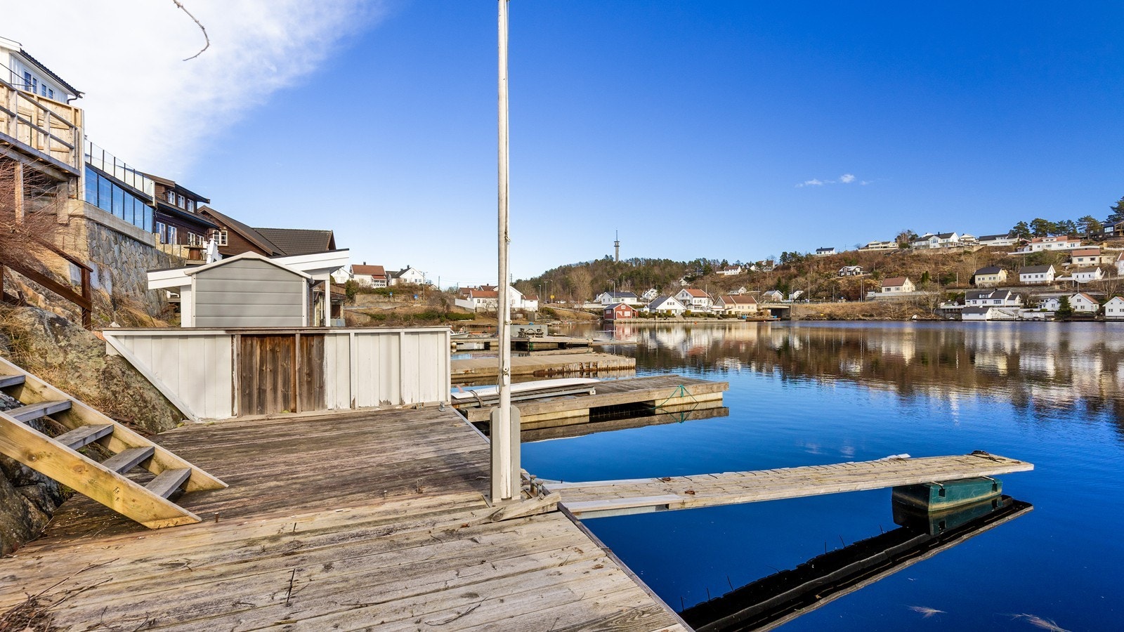 Brygge med utrigger Galleribilde