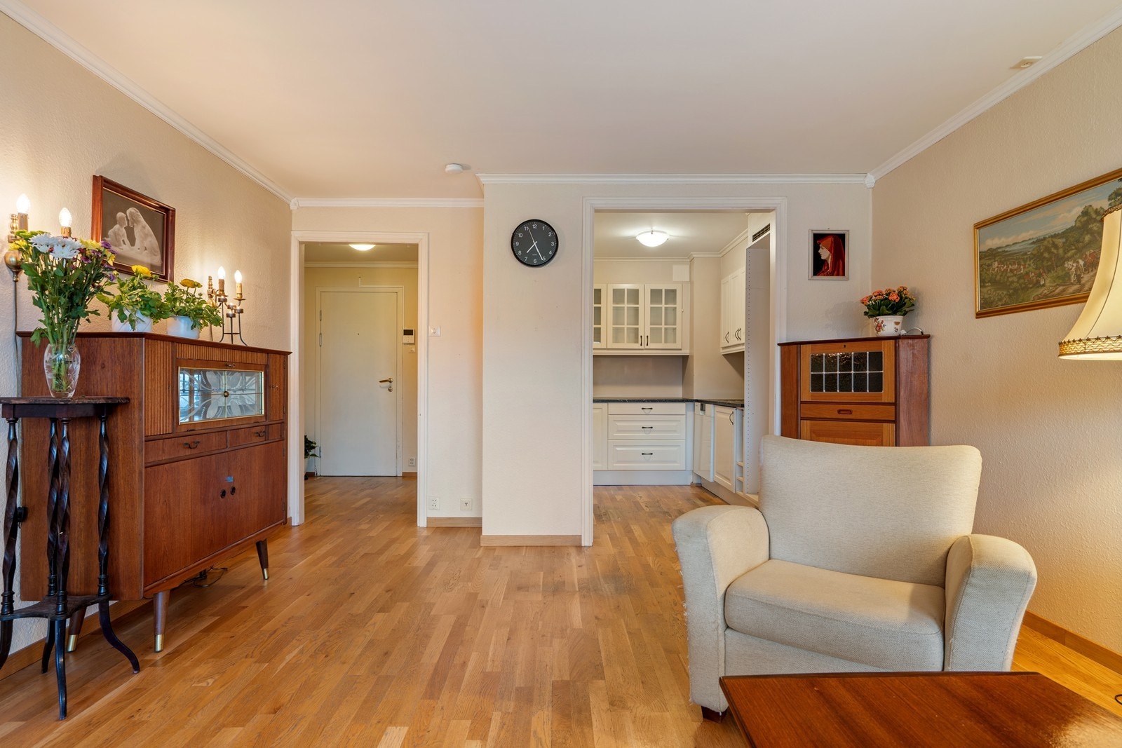 Leiligheten har en fin planløsning med stue, kjøkken, soverom, bad/vaskerom, bod og entré. Vestvendt, solrik balkong. Galleribilde