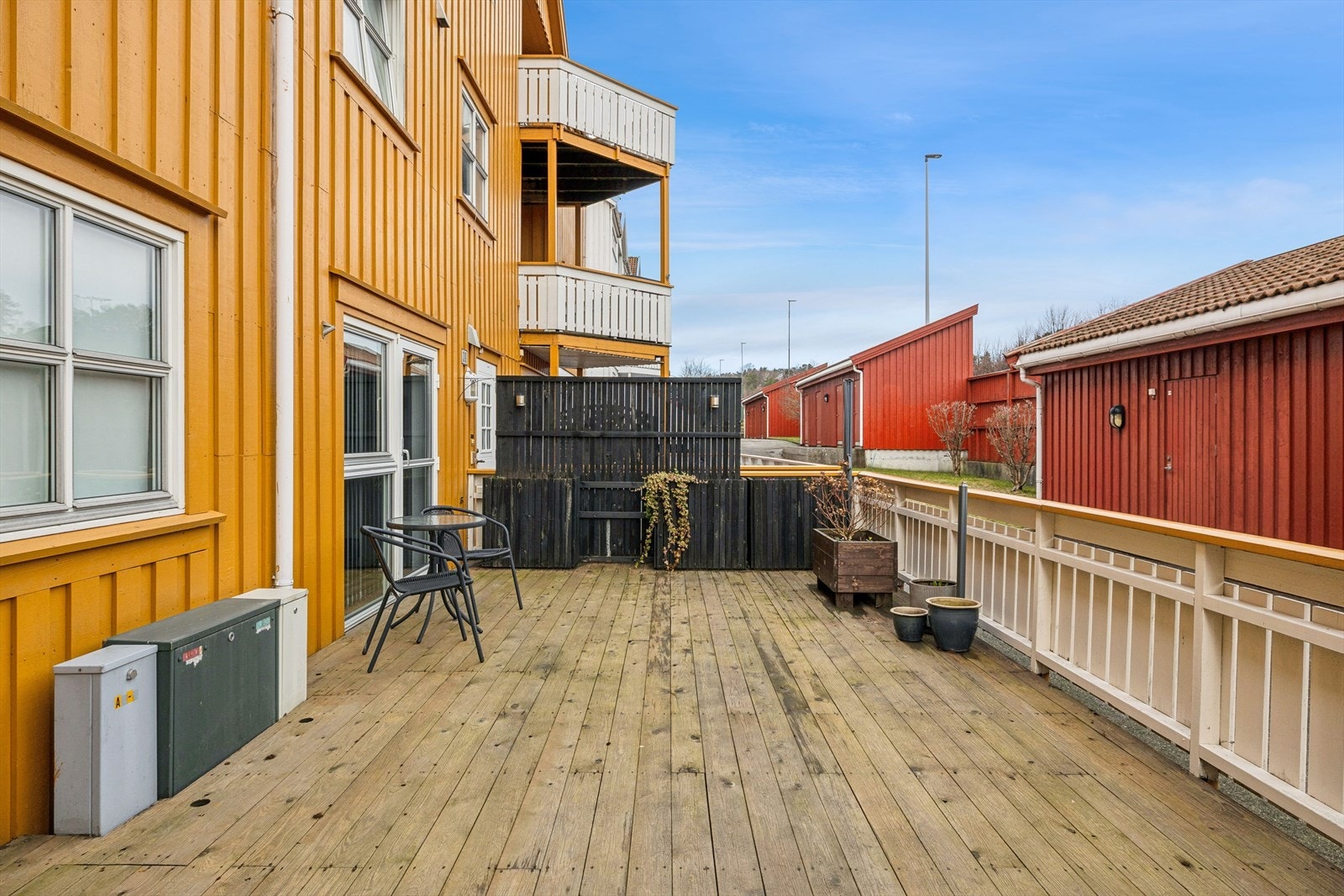 Bilde av terrassen tatt mot vest Galleribilde