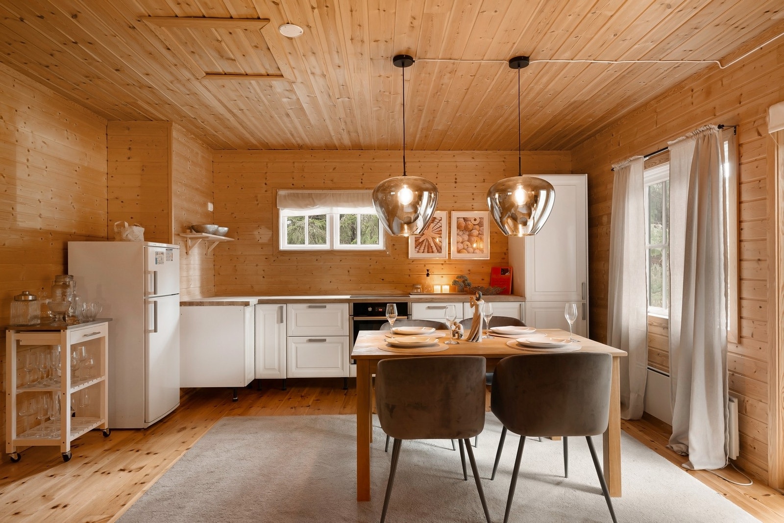 Dekk på bordet og inviter til hyggelige dager på Sperrebotn Galleribilde