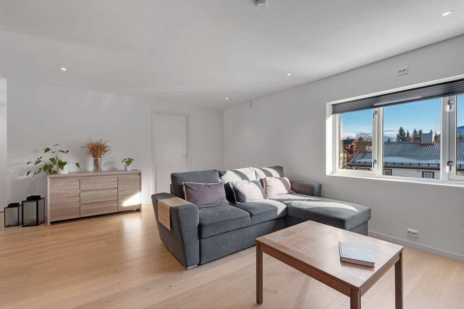 Her finner man også en av boligens 2 stuer Galleribilde