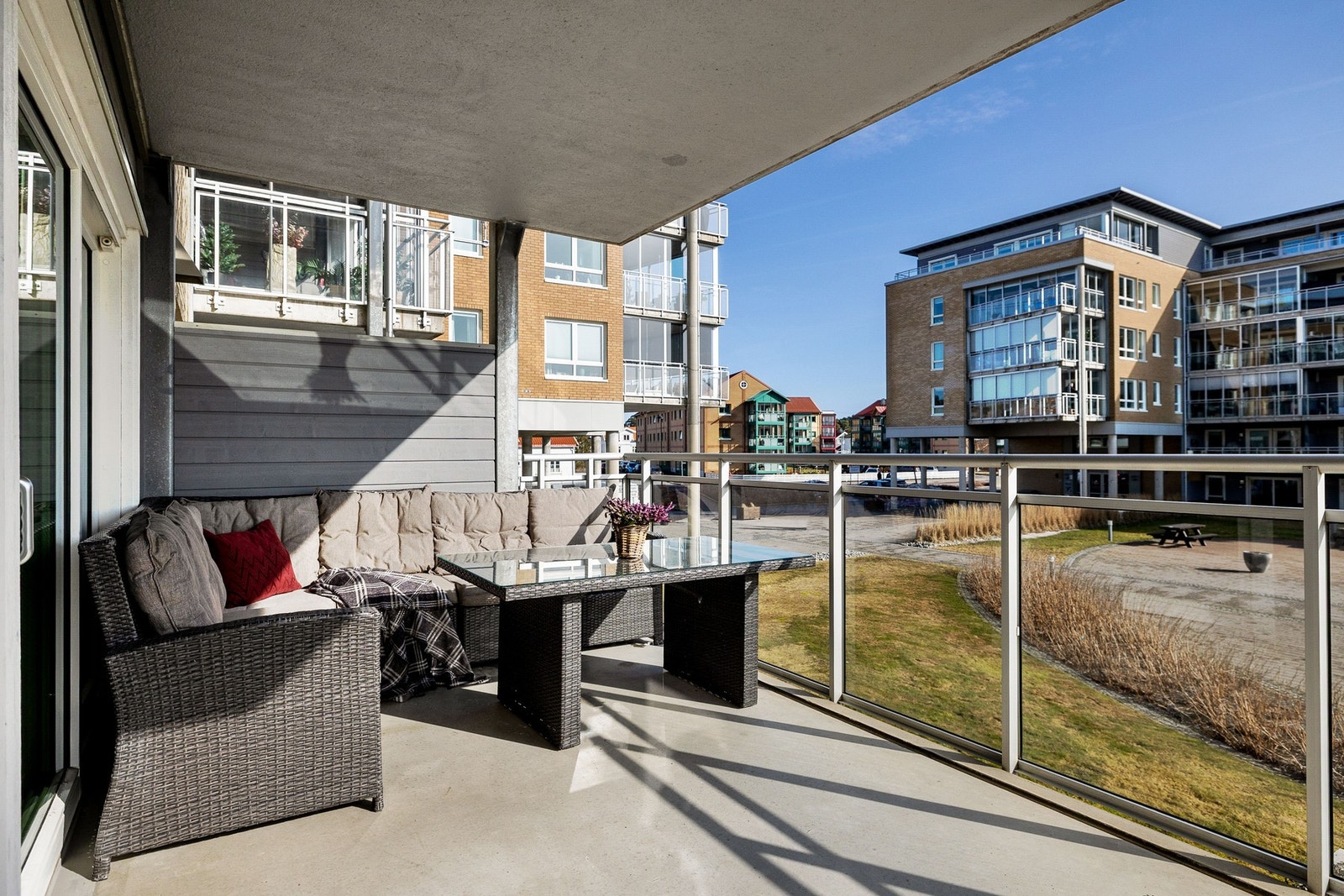 Her er det god plass til utemøbler og planter. Galleribilde