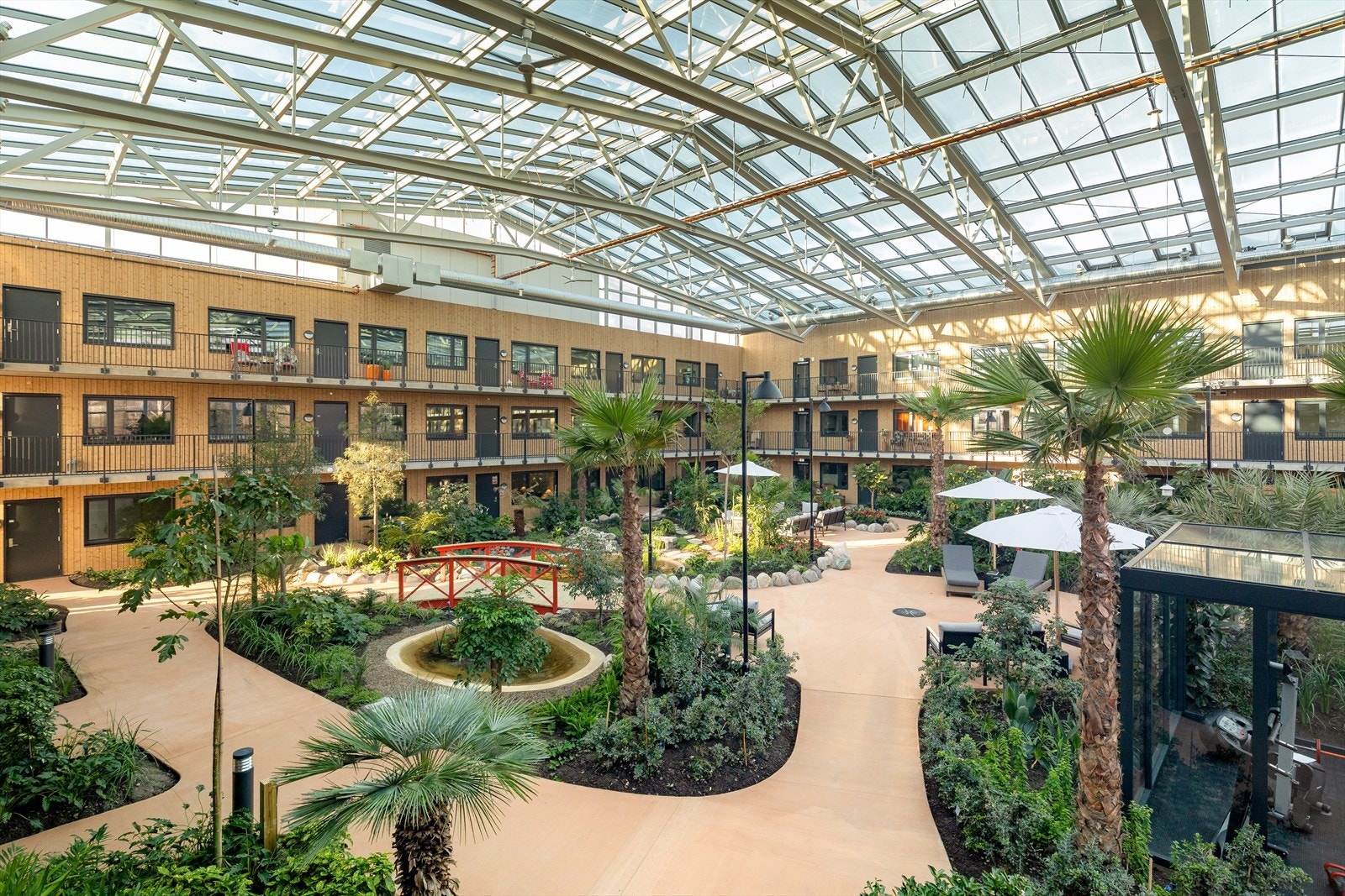 Tenk deg å kunne bo slik! Leilighet med god planløsning og direkte adkomst inn i en deilig vinterhage. Galleribilde