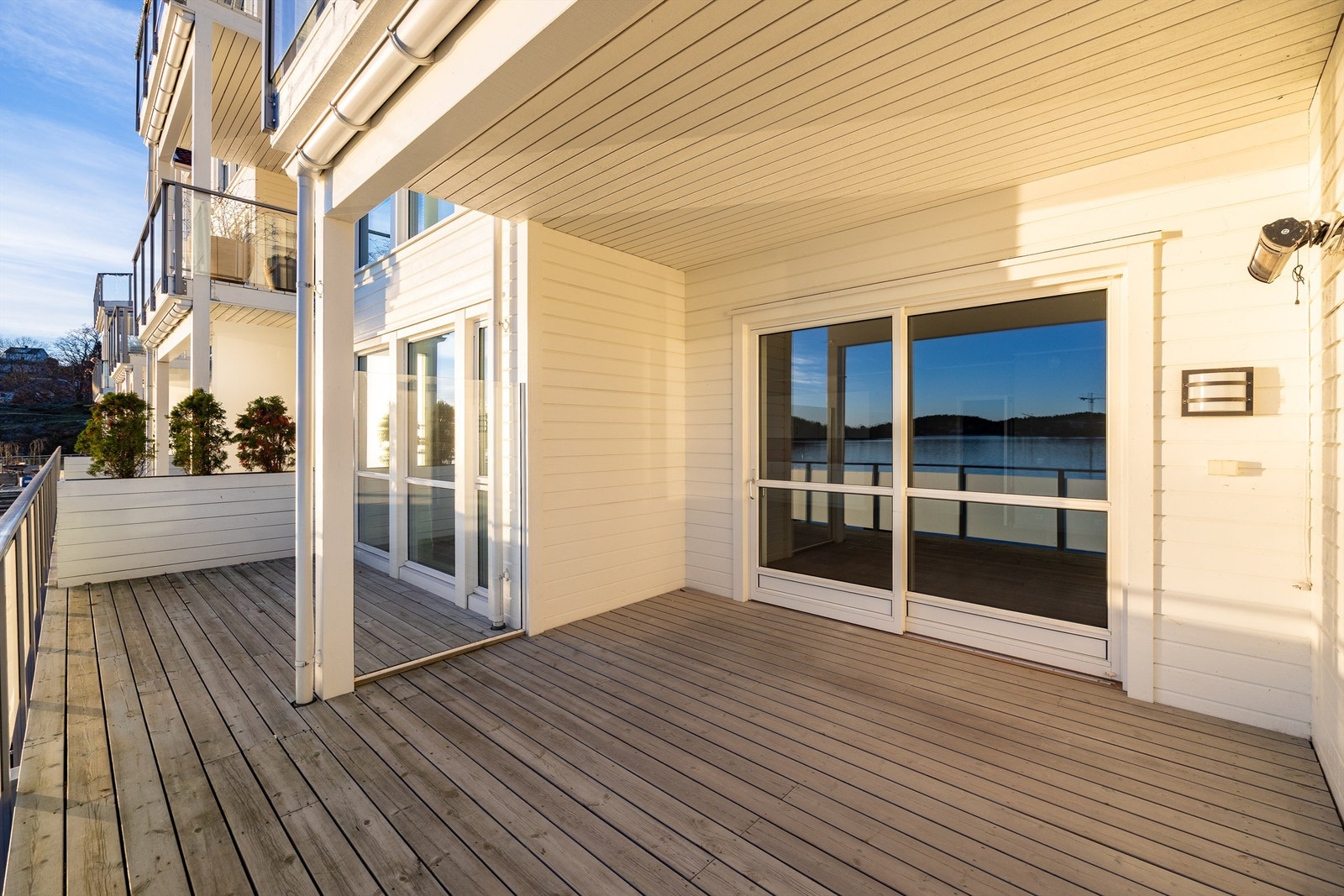 Det er god plass til grill og hagemøbler, samt lite innsyn fra naboer. Galleribilde