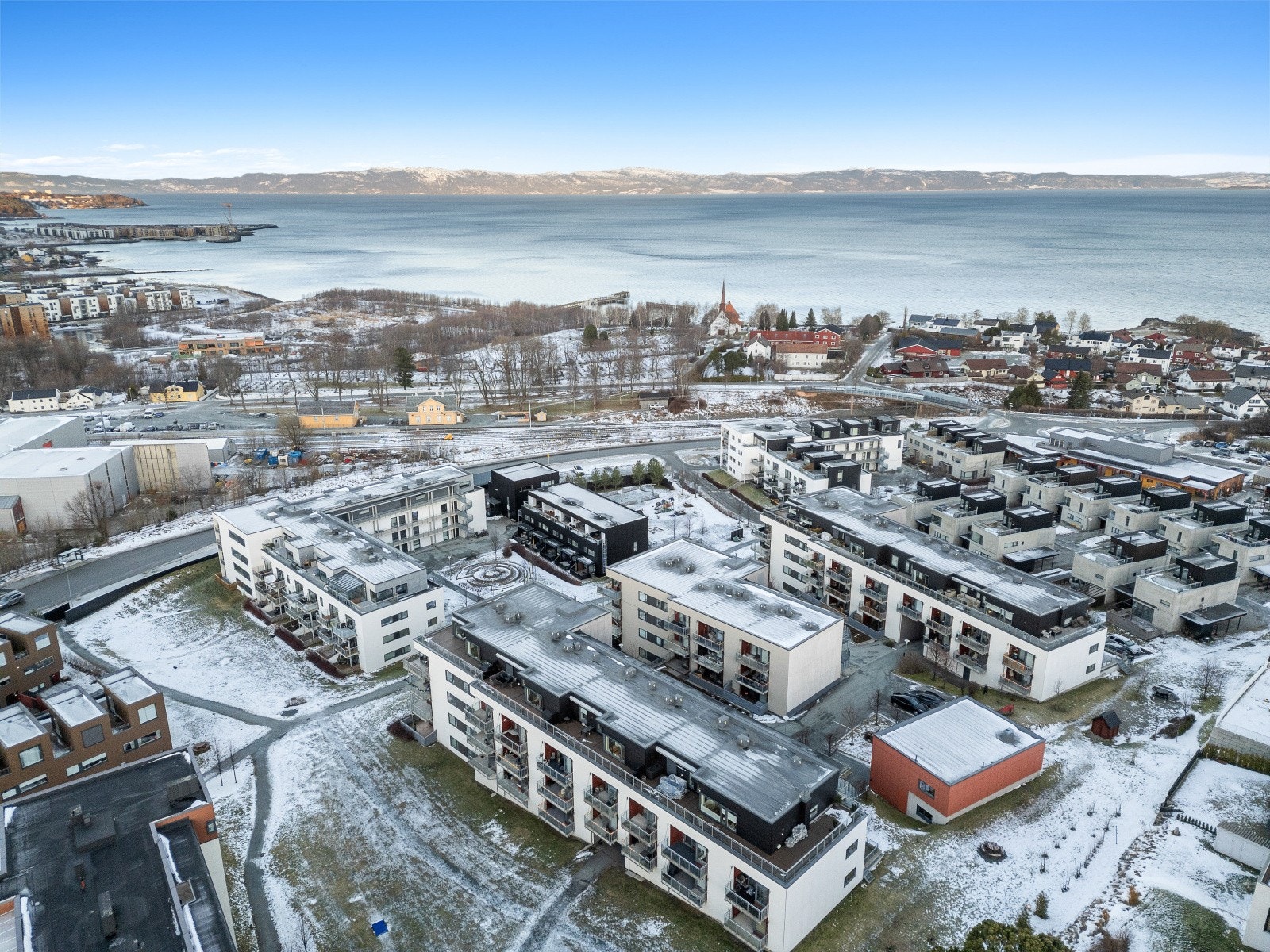 Sameiet Horgvegen 1-5 ligger fint til på Ranheim nært sjøen og flotte turområder, men likevel nært både dagligvare og bussholdeplasser. Prosjektet er et såkalt Extra prosjekt med både treningsrom med badstu, 2 besøkshybler og forsamlingslokale. Galleribilde