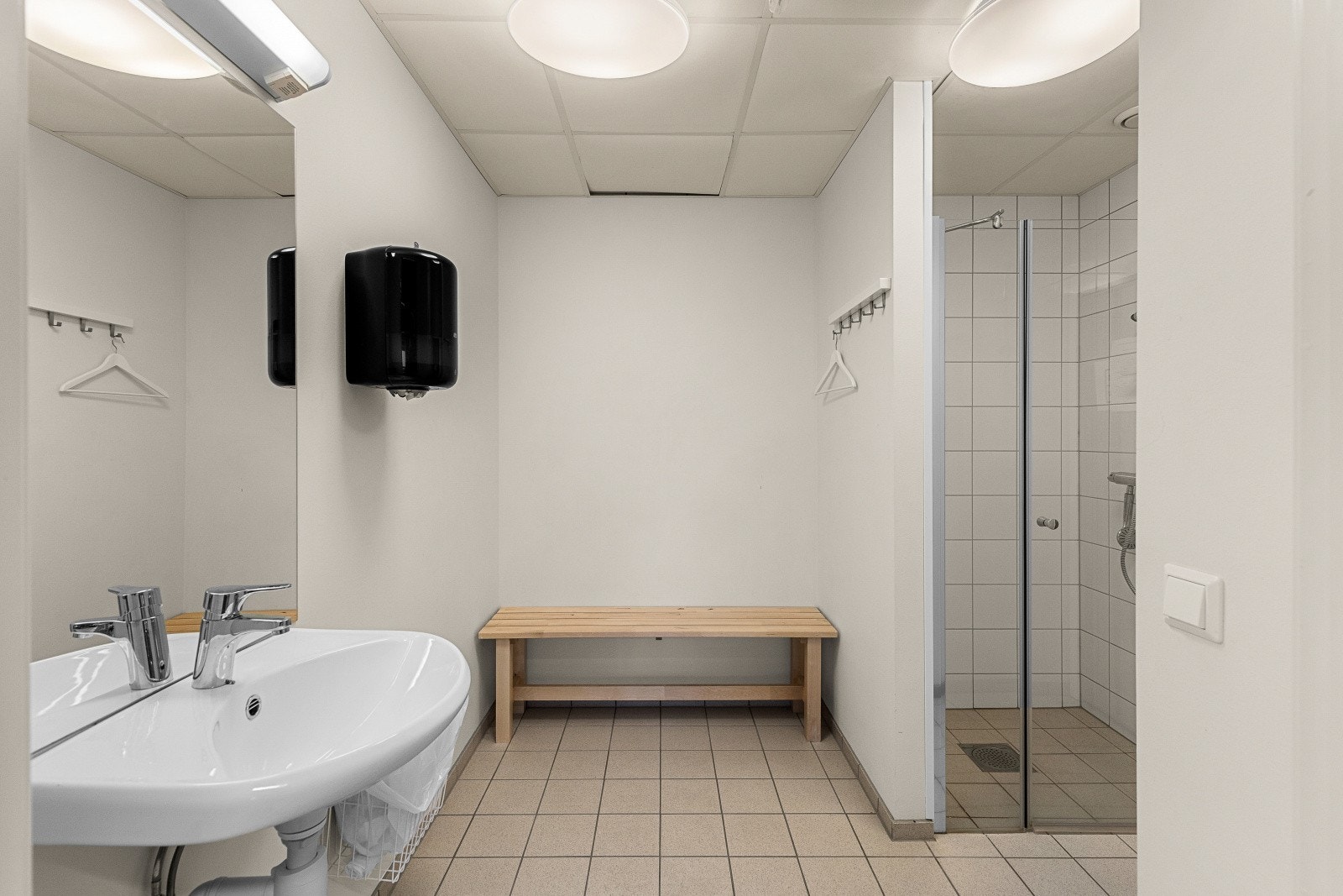 Treningsrommet har dusj og badstu. Galleribilde