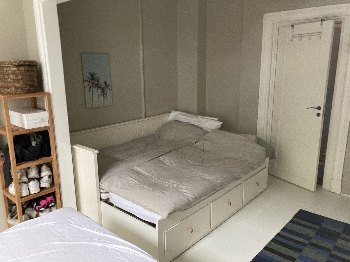 Utslått sovesofa på soverom. (2x80 madrasser) Galleribilde