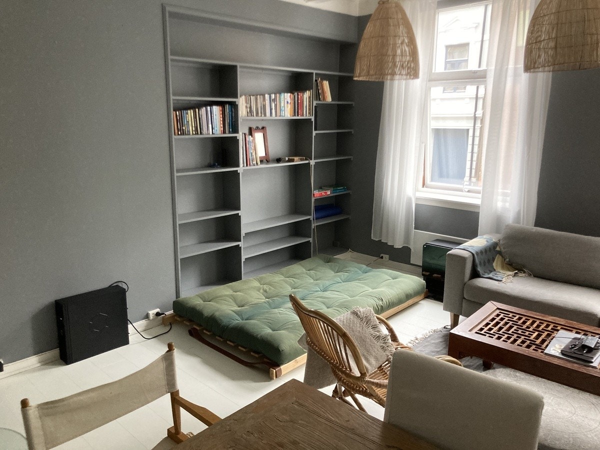 Sovesofa i stue, utslått Galleribilde