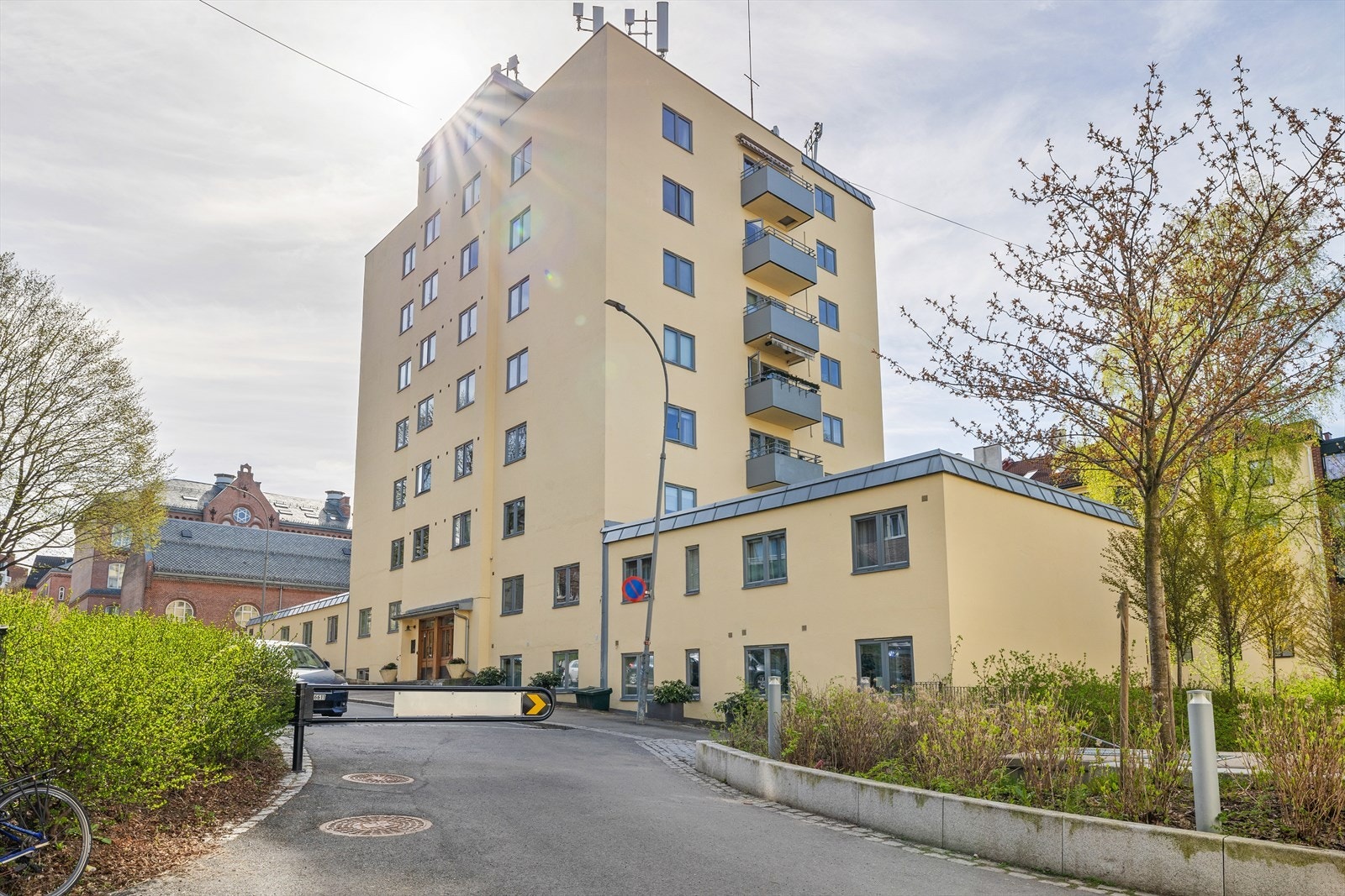 Bygget er utstyrt med heis, romslig felles vaskerom og felles sykkelbod. Boligen sokner til Bolteløkka skole, en av Oslos mest ettertraktede barneskoler. Galleribilde