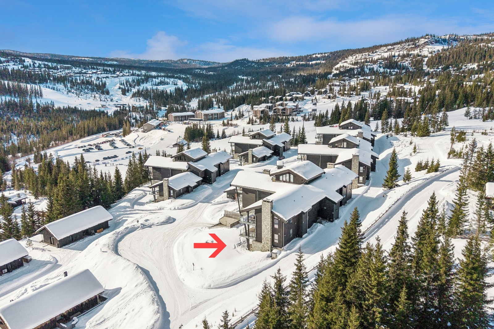 Perfekt for familier og aktive hyttefolk som vil ha komfort, sol og og enkel "ski-in/out" tilgang til fjellet Galleribilde
