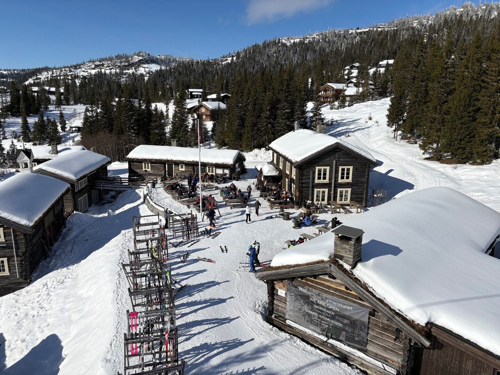 Tyrihanstunet, et populært og sjarmerende spisested på Kvitfjell Vest, i kort ski-/gangavstand fra leiligheten (ikke avhengig av heistider) Galleribilde