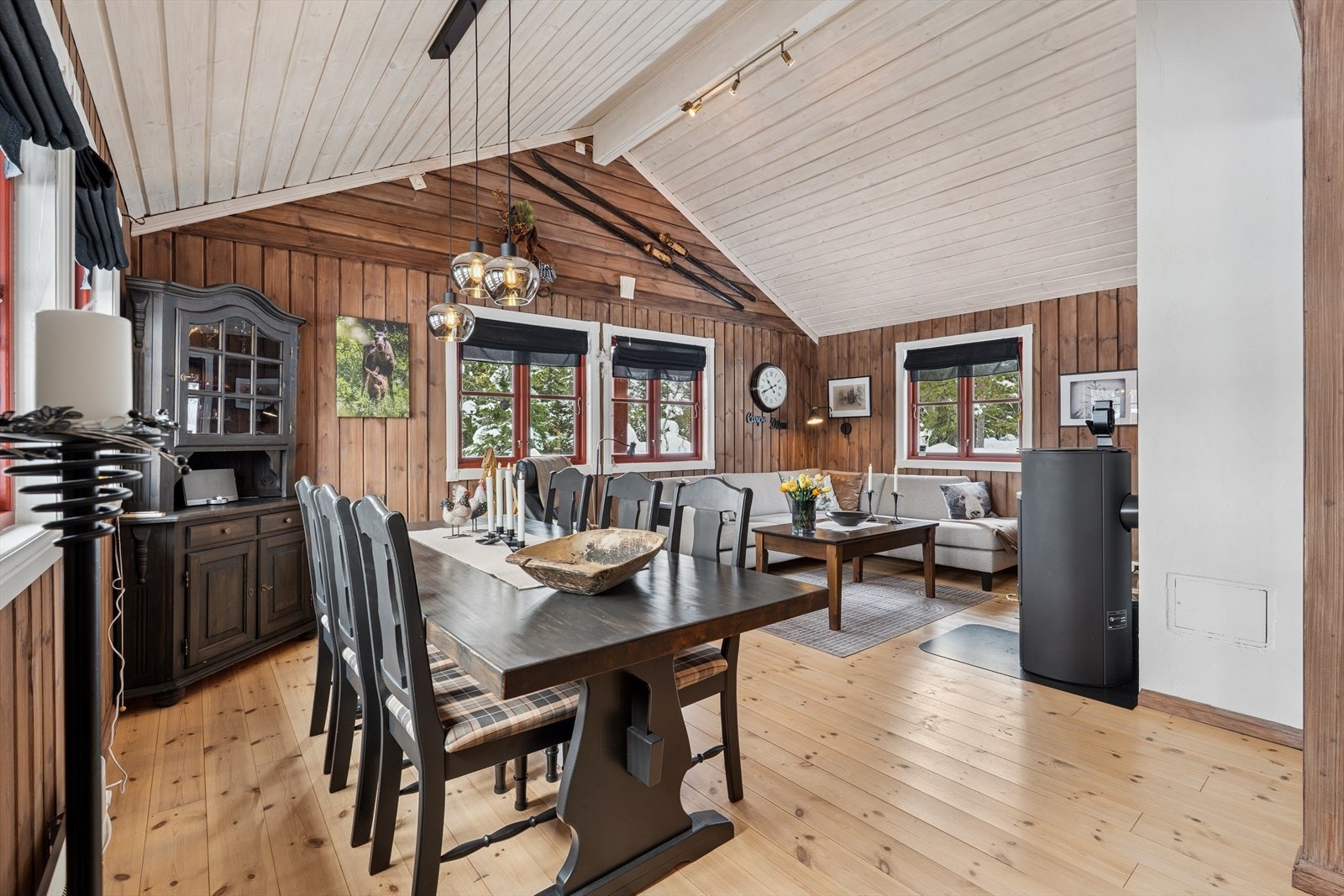 God plass til en romslig spisegruppe for felles måltider. Galleribilde