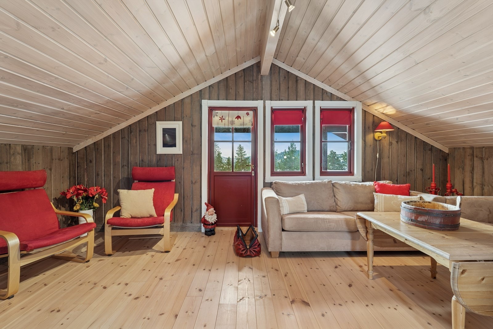 Fra loftstuen er det utgang til en egen balkong på 8 m². Galleribilde