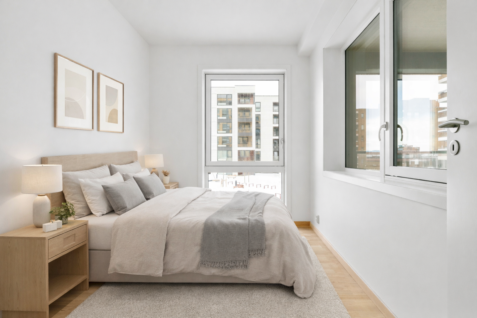 Leiligheten har to gode soverom på hhv. 8 og 7,9 m². God plass til ønsket møblering med dobbeltseng og tilhørende møblement. (AI generert møblering, avvik kan forekomme) Galleribilde