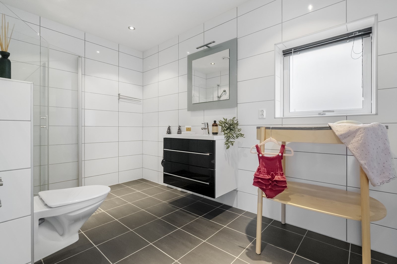 Eit romsleg og fint bad Galleribilde