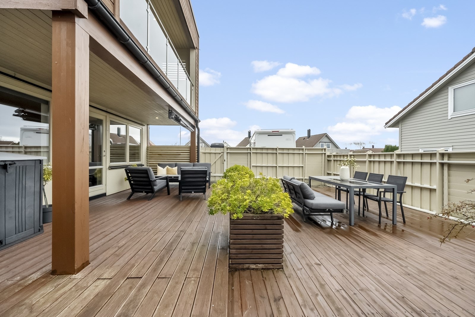 Ein stor og kjempefin terrasse på 77 kvm Galleribilde