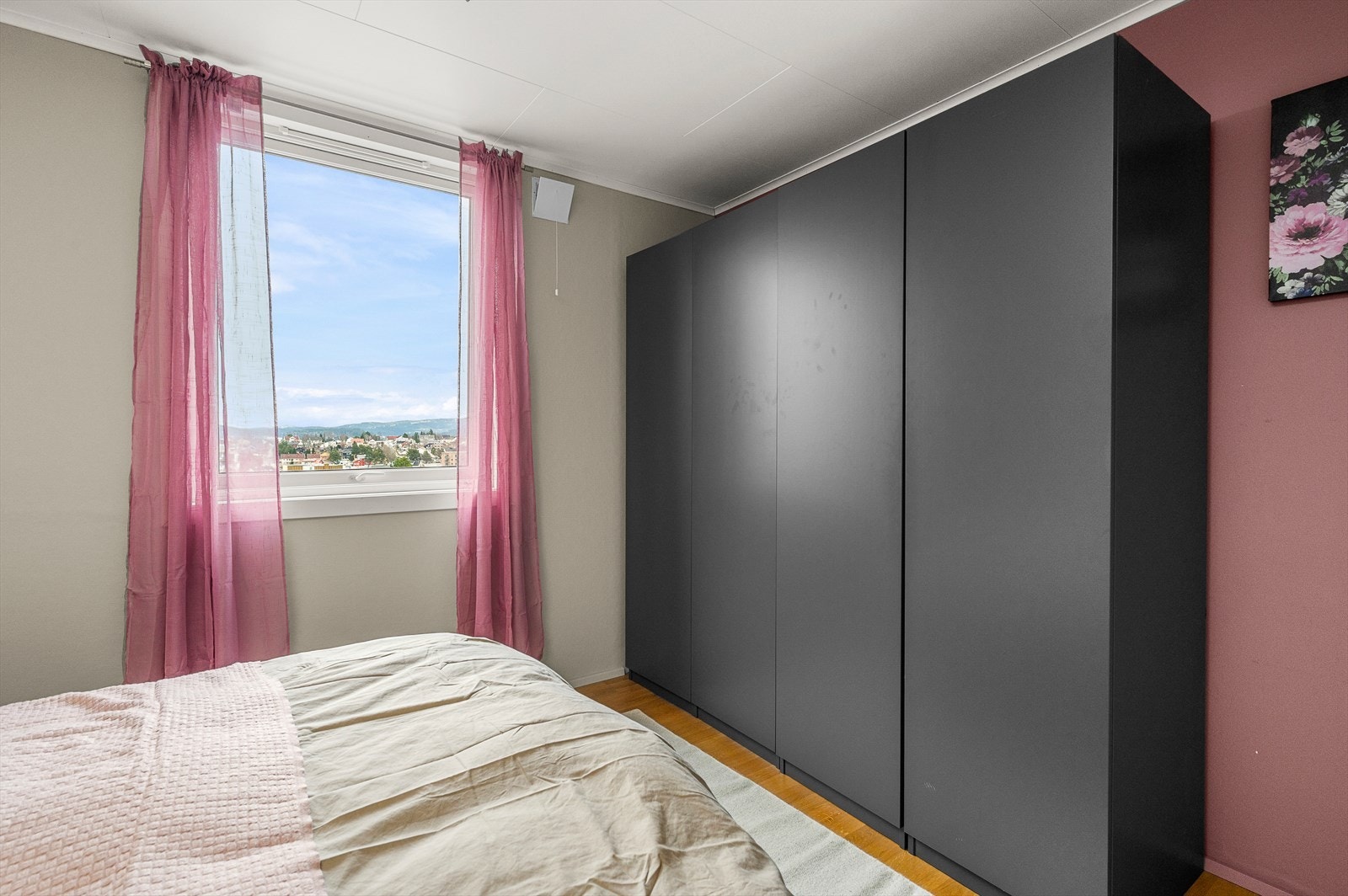 Hovedsoverommet er på gode 11 m². Galleribilde