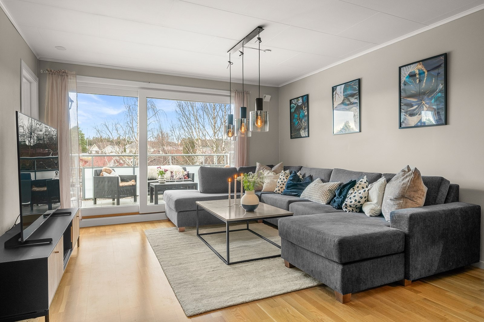 Leiligheten har en gjennomgående standard med gode romløsninger. Galleribilde