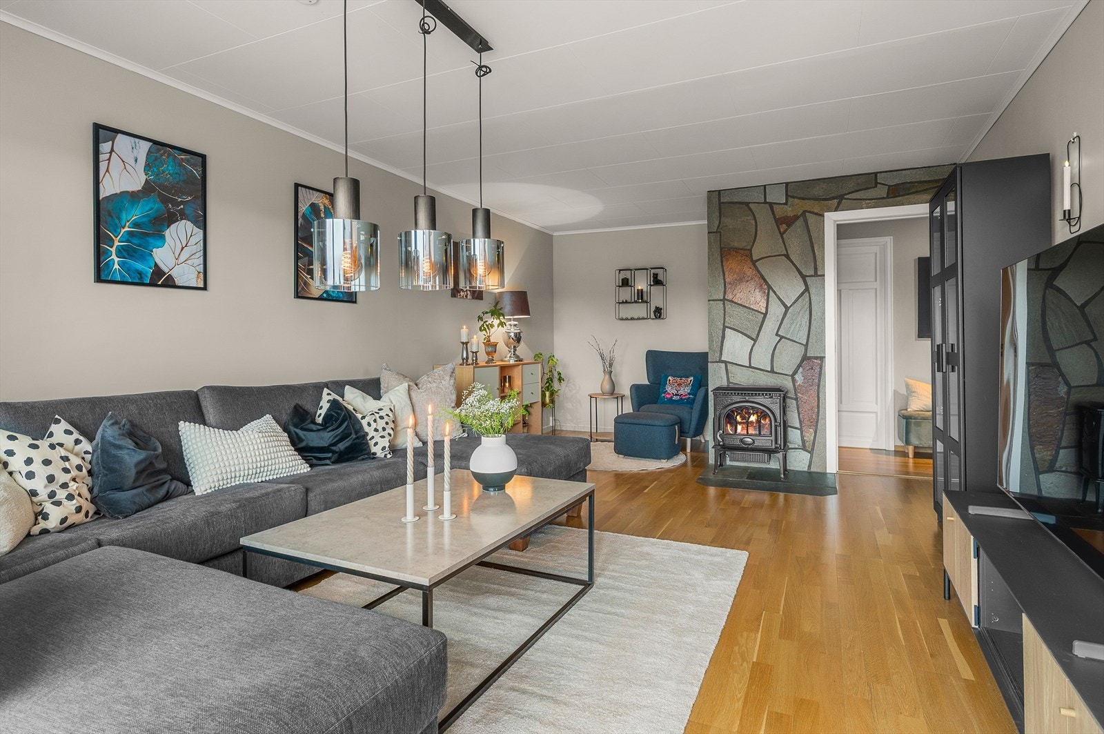 I enden av stuearealet er det et flott tilbaketrukket lesehjørne der man virkelig kan finne roen i hverdagen. Galleribilde