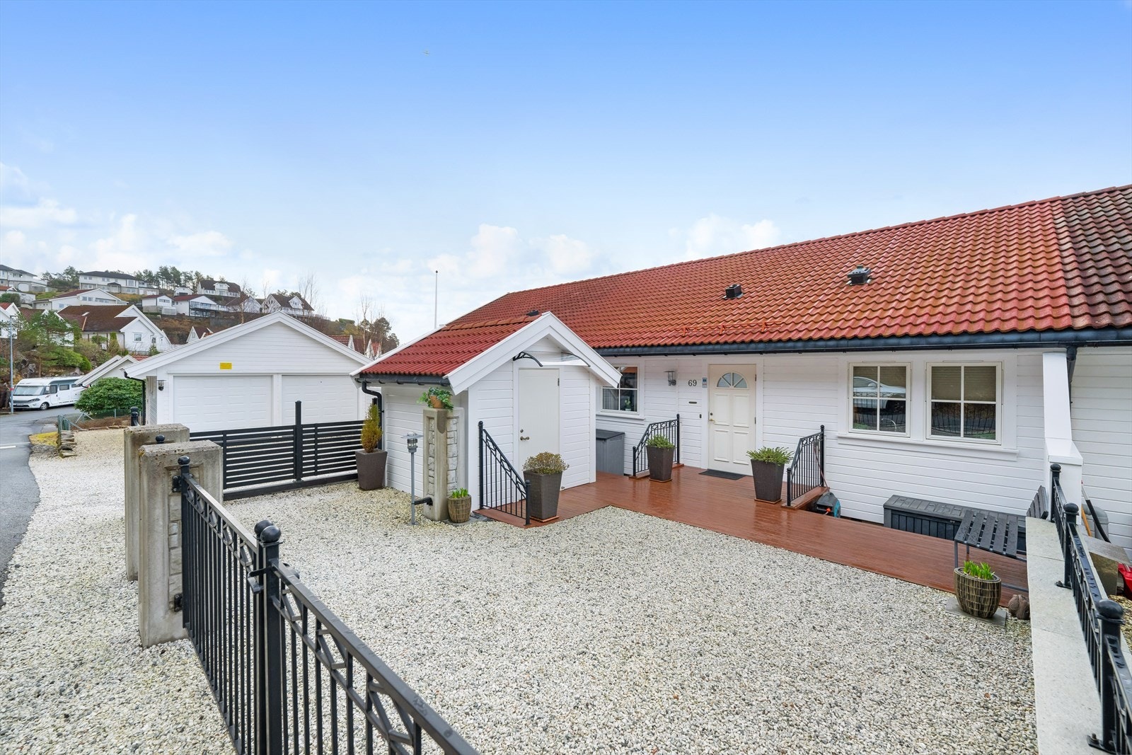 EiendomsMegler 1 v/Merete Seim har gleden av å presentere Lyngmarka 69. (Foto: Mats Lie) Galleribilde