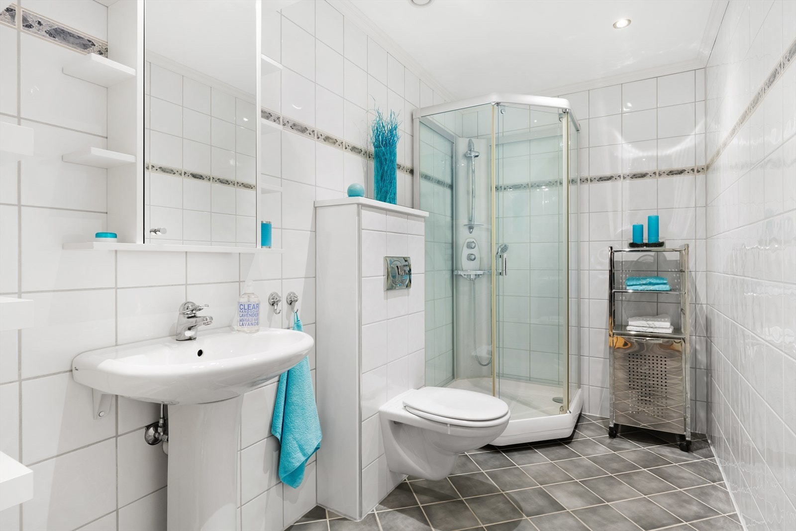 Pent bad i helfliset utførelse Galleribilde